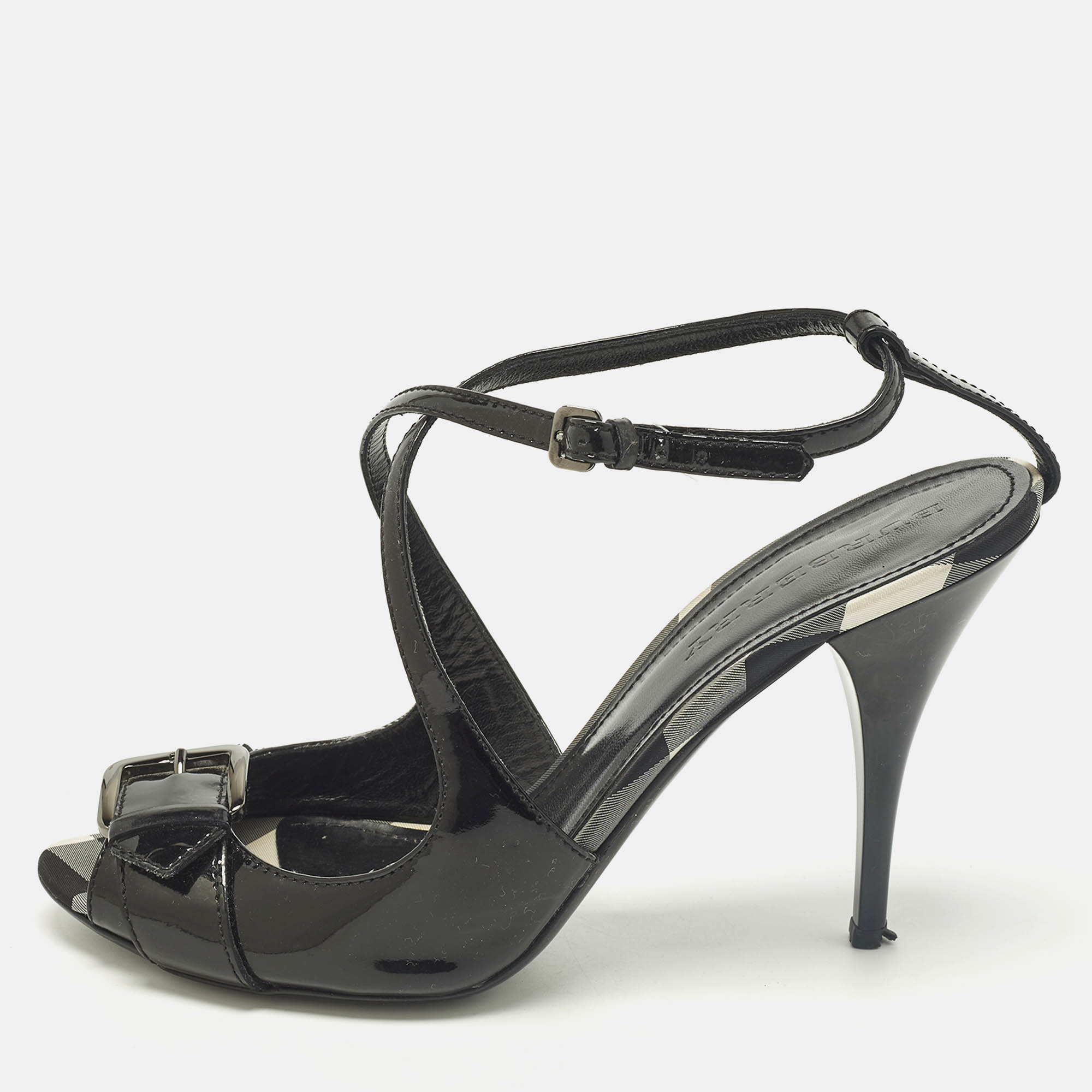 

Burberry Size  Black Patent Leather Buckle Detail Strap Sandals