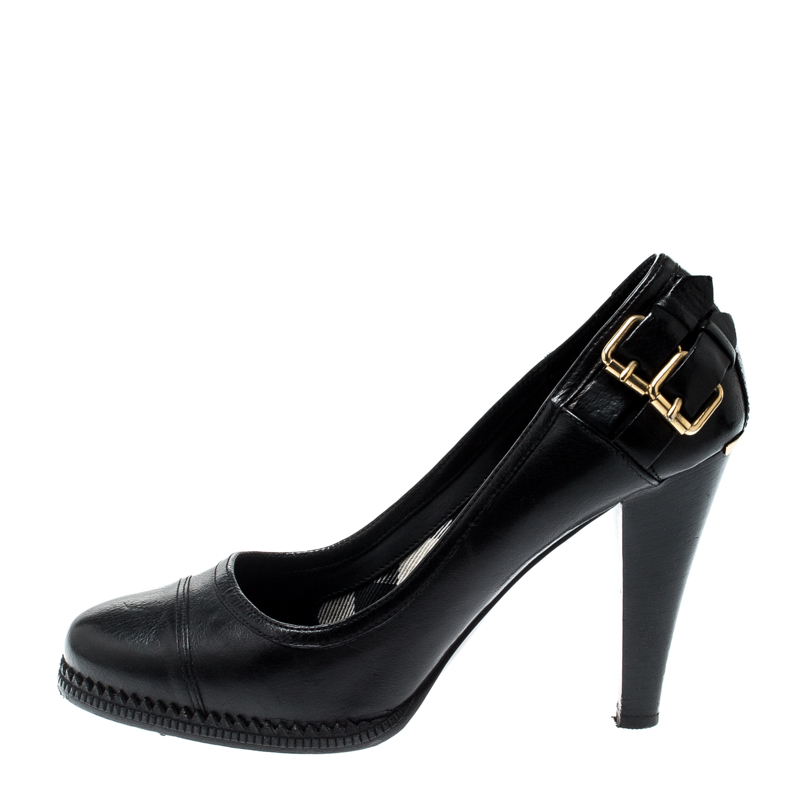 

Burberry Black Leather Buckle Detail Pumps Size
