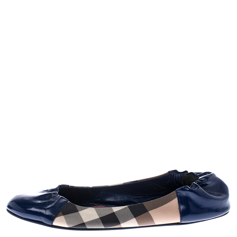 

Burberry Blue Patent Leather And Nova Check Canvas Scrunch Ballet Flats Size