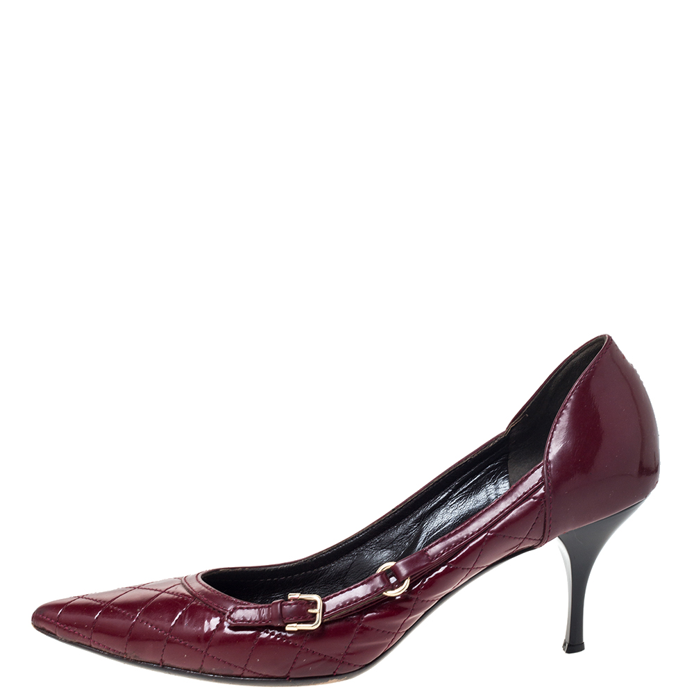 

Burberry Red Quilted Patent Leather Buckle Detail Pointed Toe Pumps Size