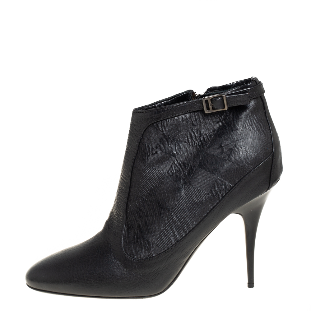 

Burberry Black Leather and Fabric Ankle Length Booties Size