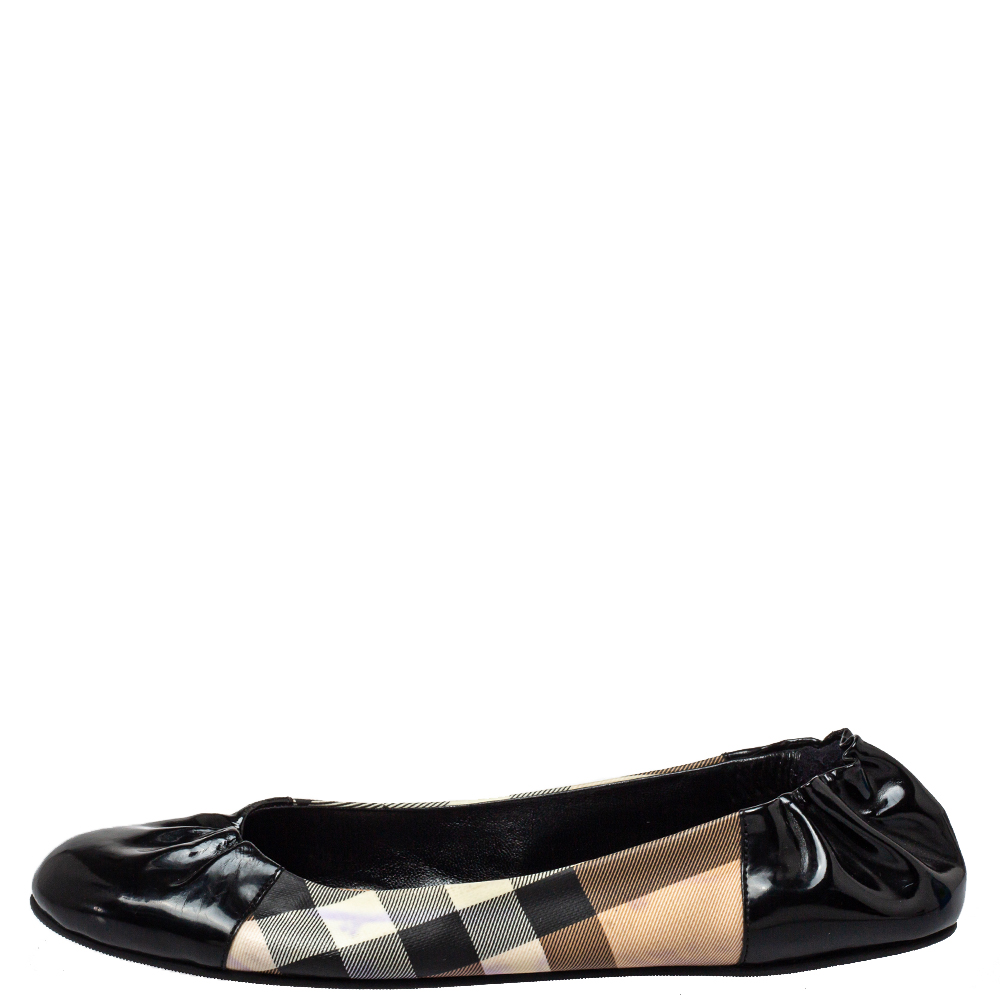 

Burberry Black Patent Leather And Nova Check Coated Canvas Scrunch Ballet Flats Size