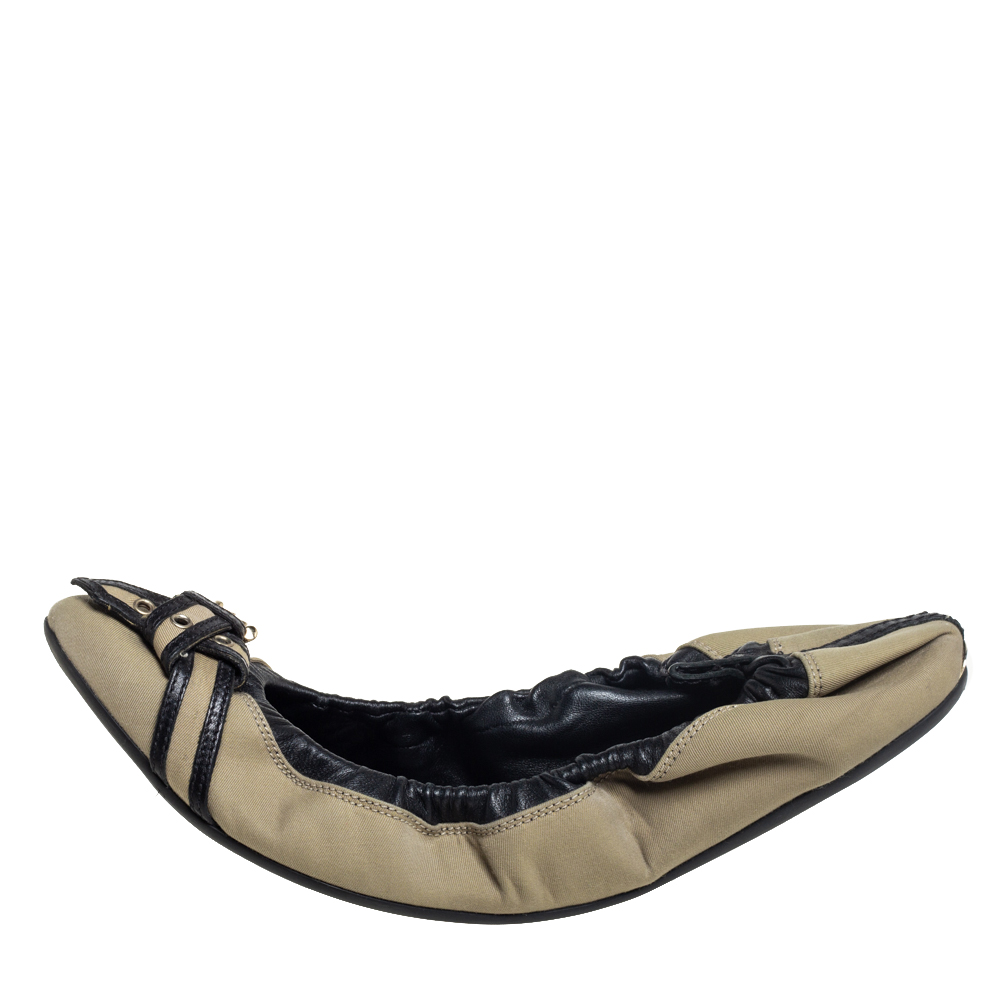 

Burberry Beige/Black Leather And Canvas Scrunch Ballet Flats Size
