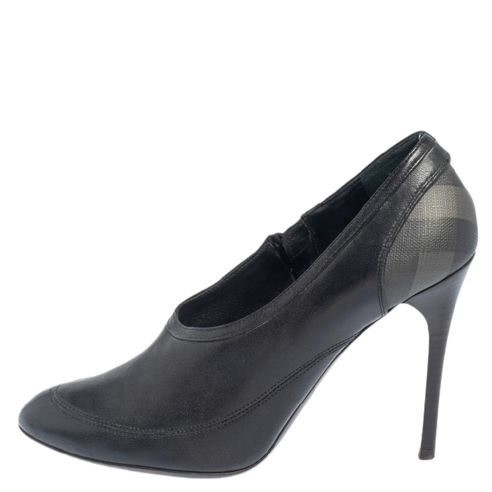 

Burberry Black Leather Zipper Pumps Size