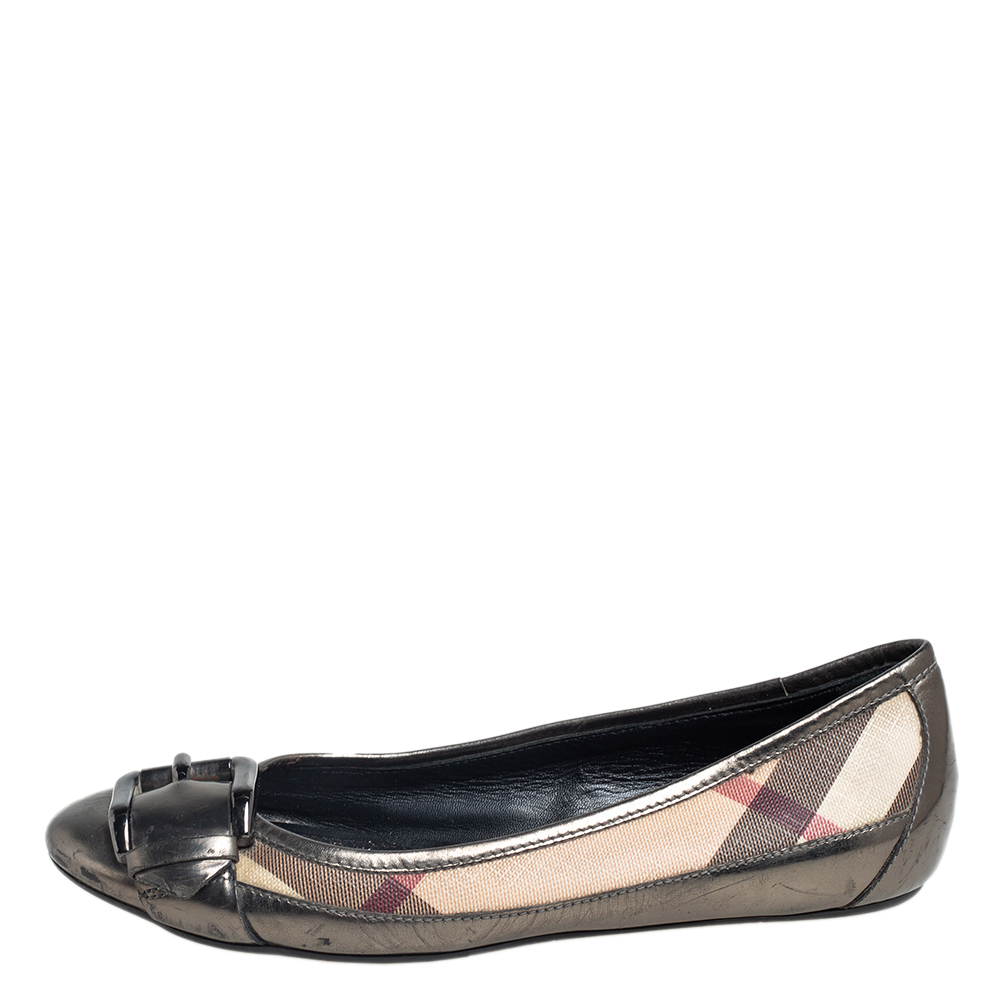 

Burberry Beige/Metallic Leather And Coated Canvas Nova Check Buckle Detail Ballet Flats Size