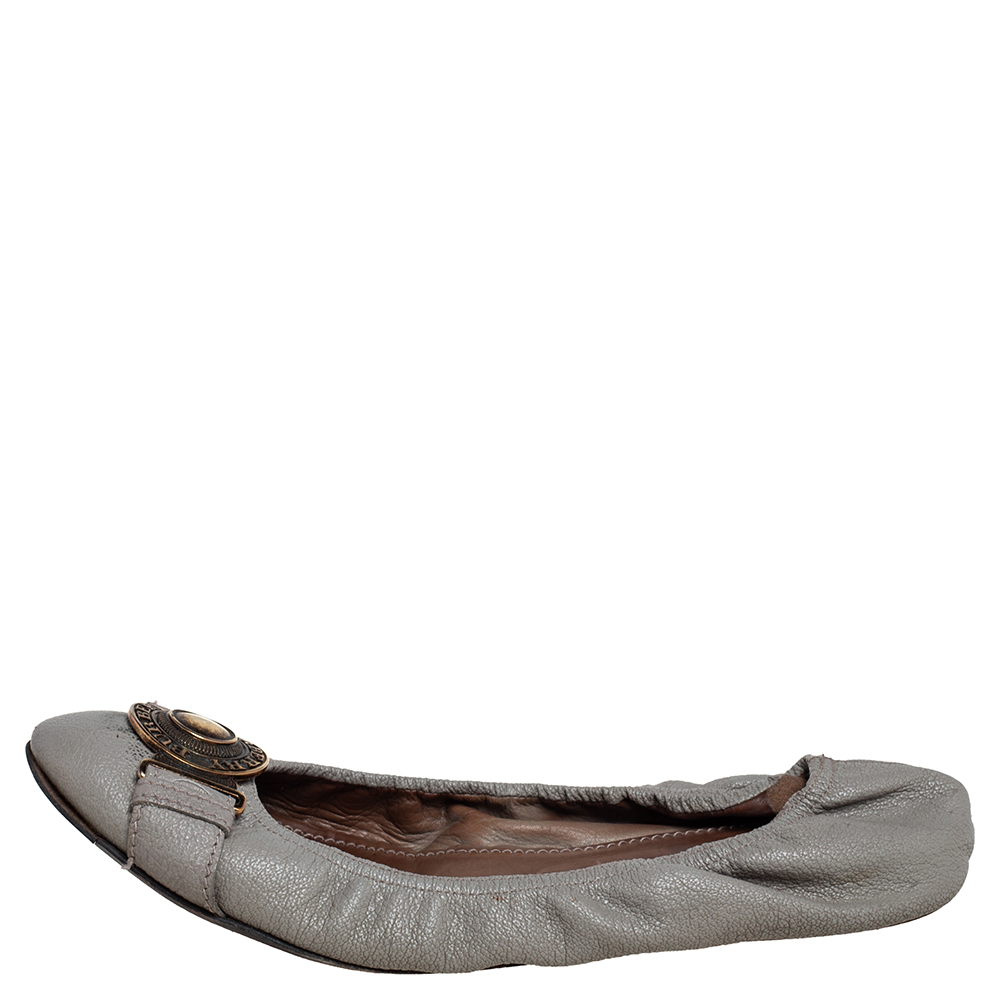 

Burberry Grey Leather Buckle Logo Scrunch Ballet Flats Size