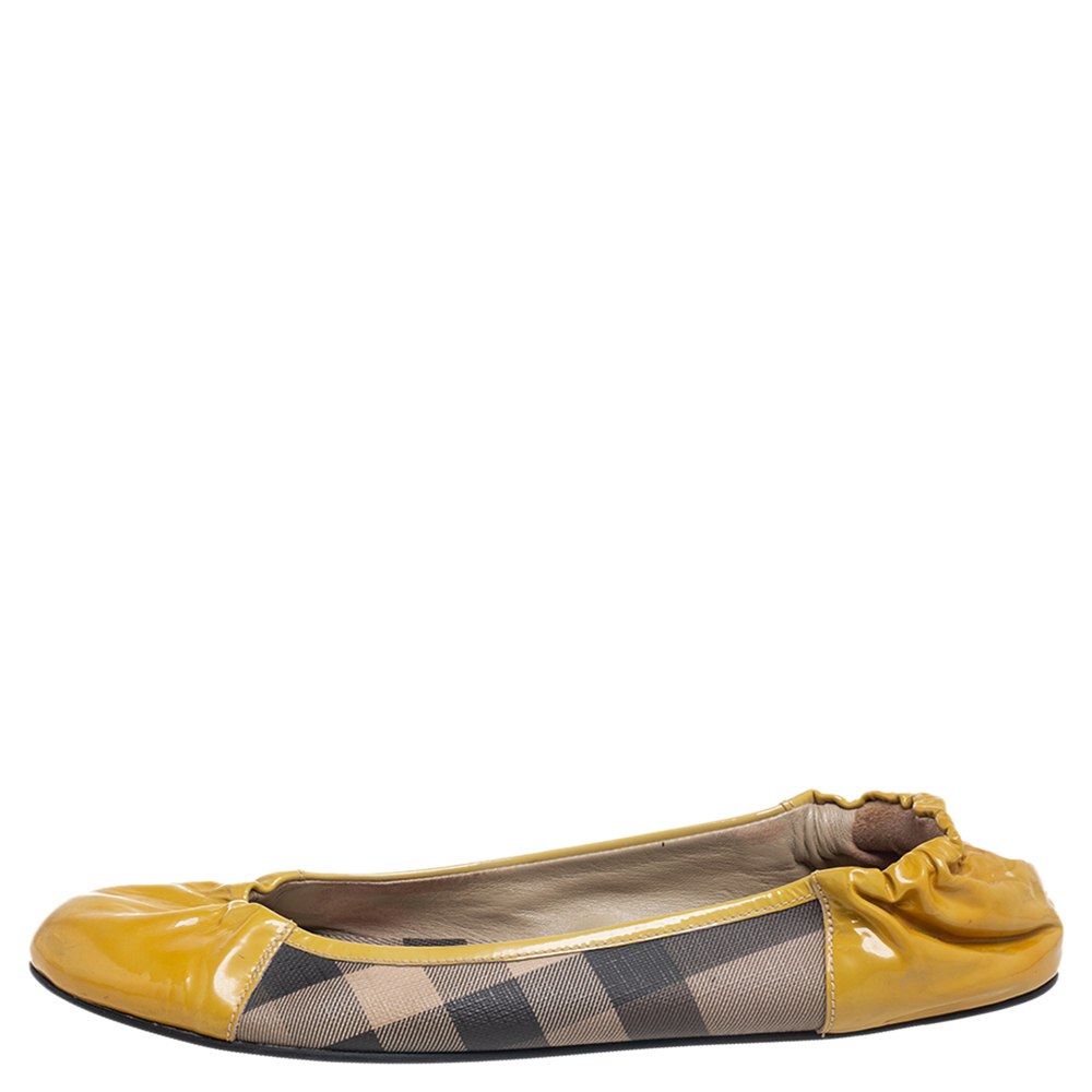 

Burberry Yellow Patent Leather and Nova Check Coated Canvas Scrunch Ballet Flats Size