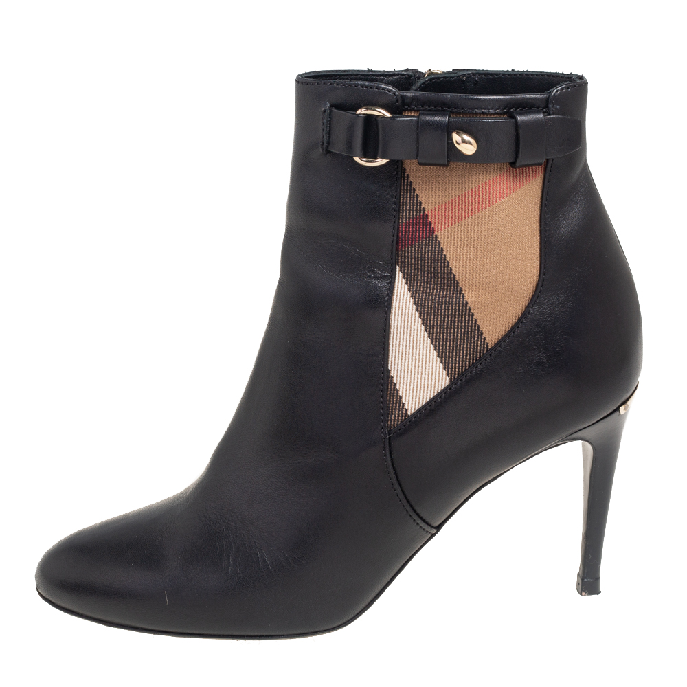 

Burberry Black Leather And Nova Check Canvas Ivybridge Ankle Boots Size