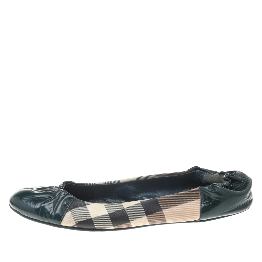 

Burberry Green/Beige Patent Leather And Nova Check Coated Canvas Scrunch Ballet Flats Size