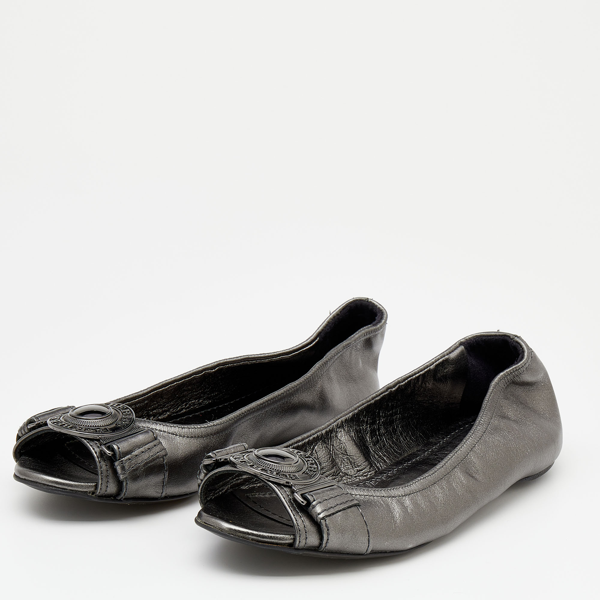 

Burberry Metallic Grey Leather Peep Toe Scrunch Ballet Flats Size