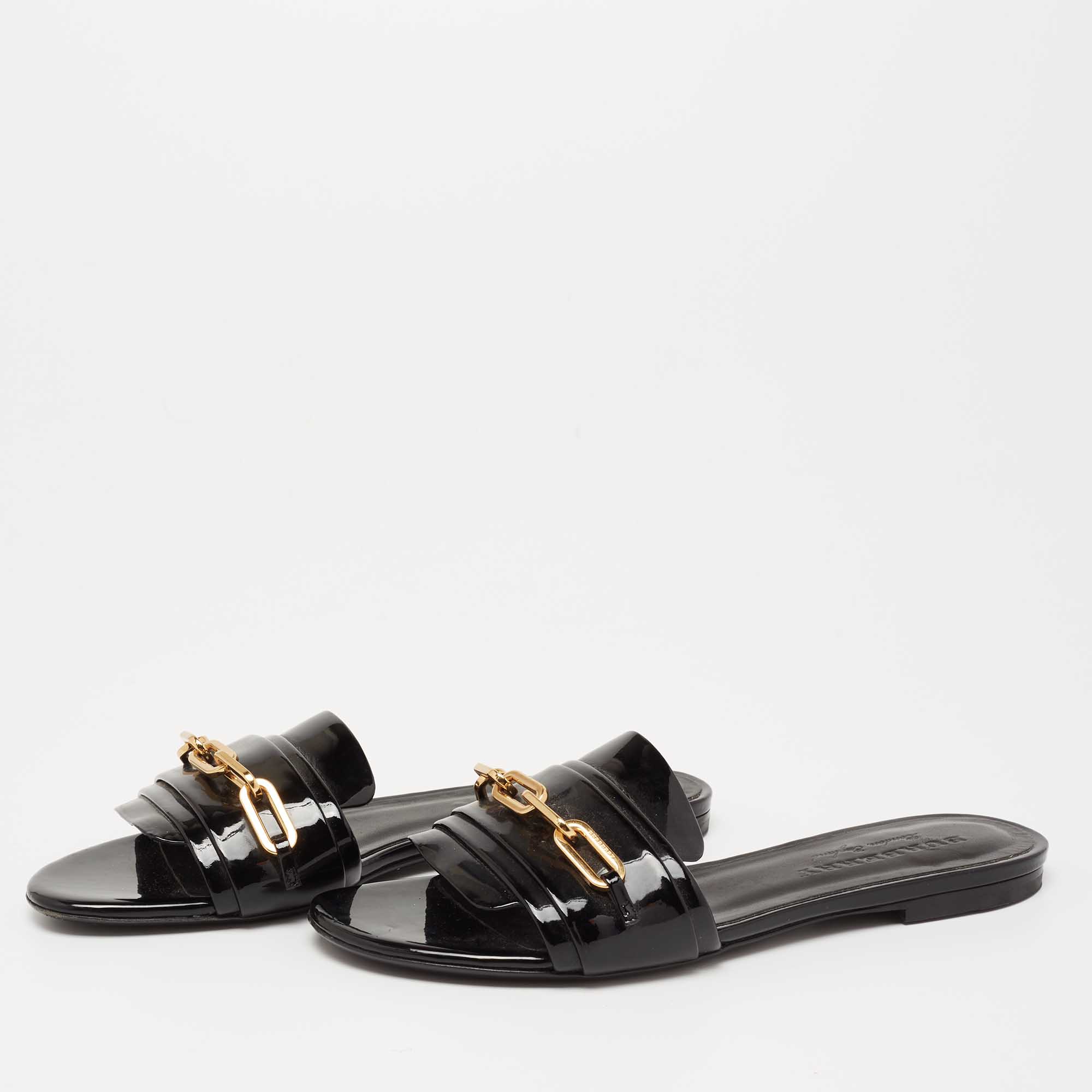 

Burberry Black Patent Leather Chain Detail Flat Slides Size