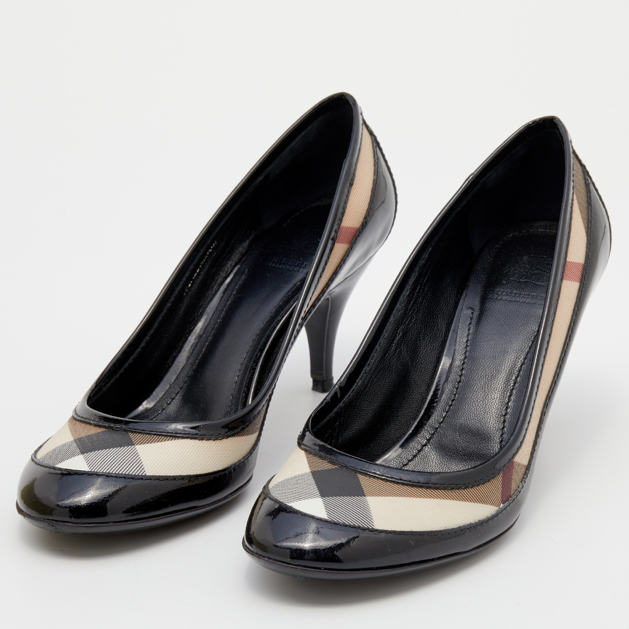 

Burberry Black/Beige Patent Leather And Nova Check Coated Canvas Pumps Size