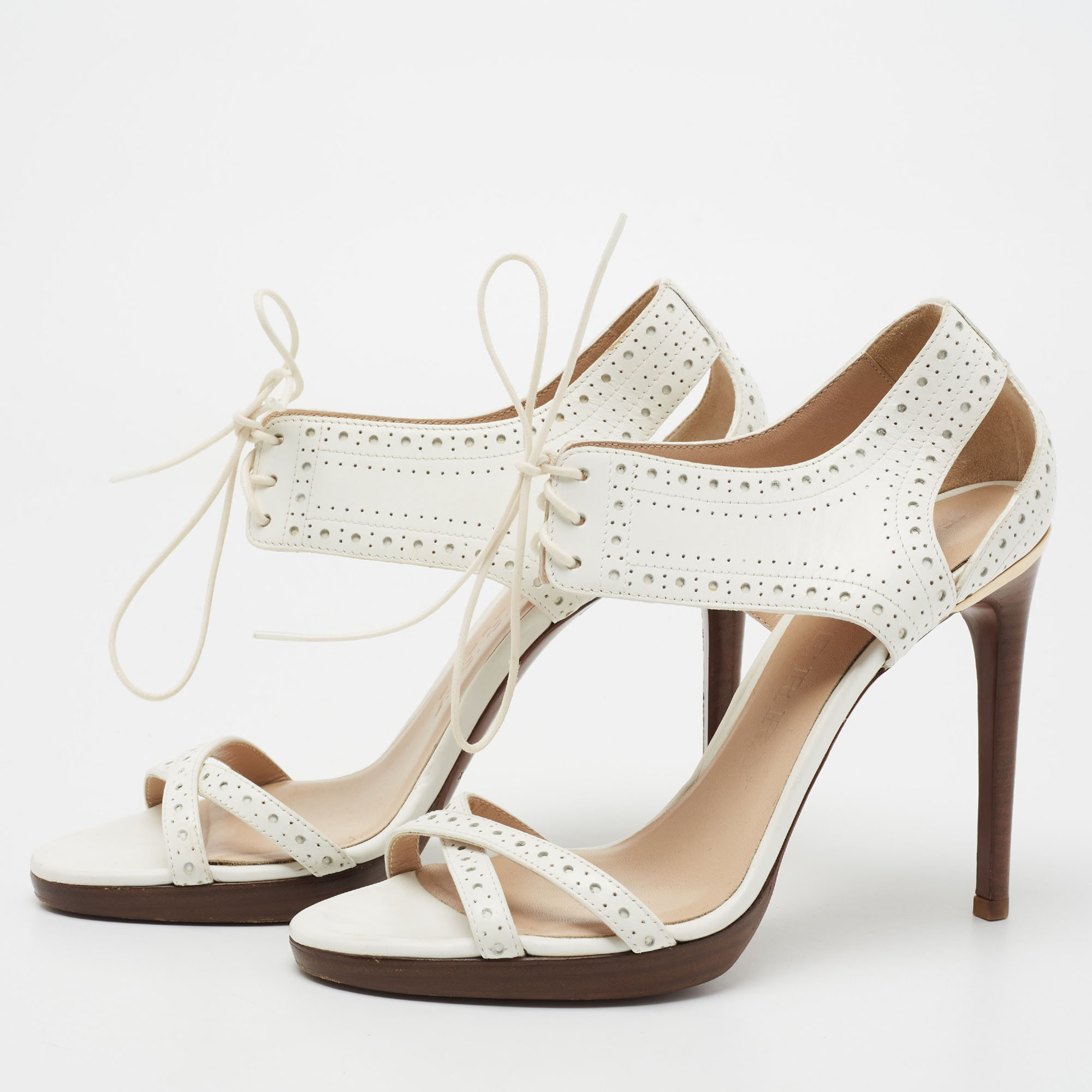 

Burberry White Leather Gauld Lace-Up Sandals Size