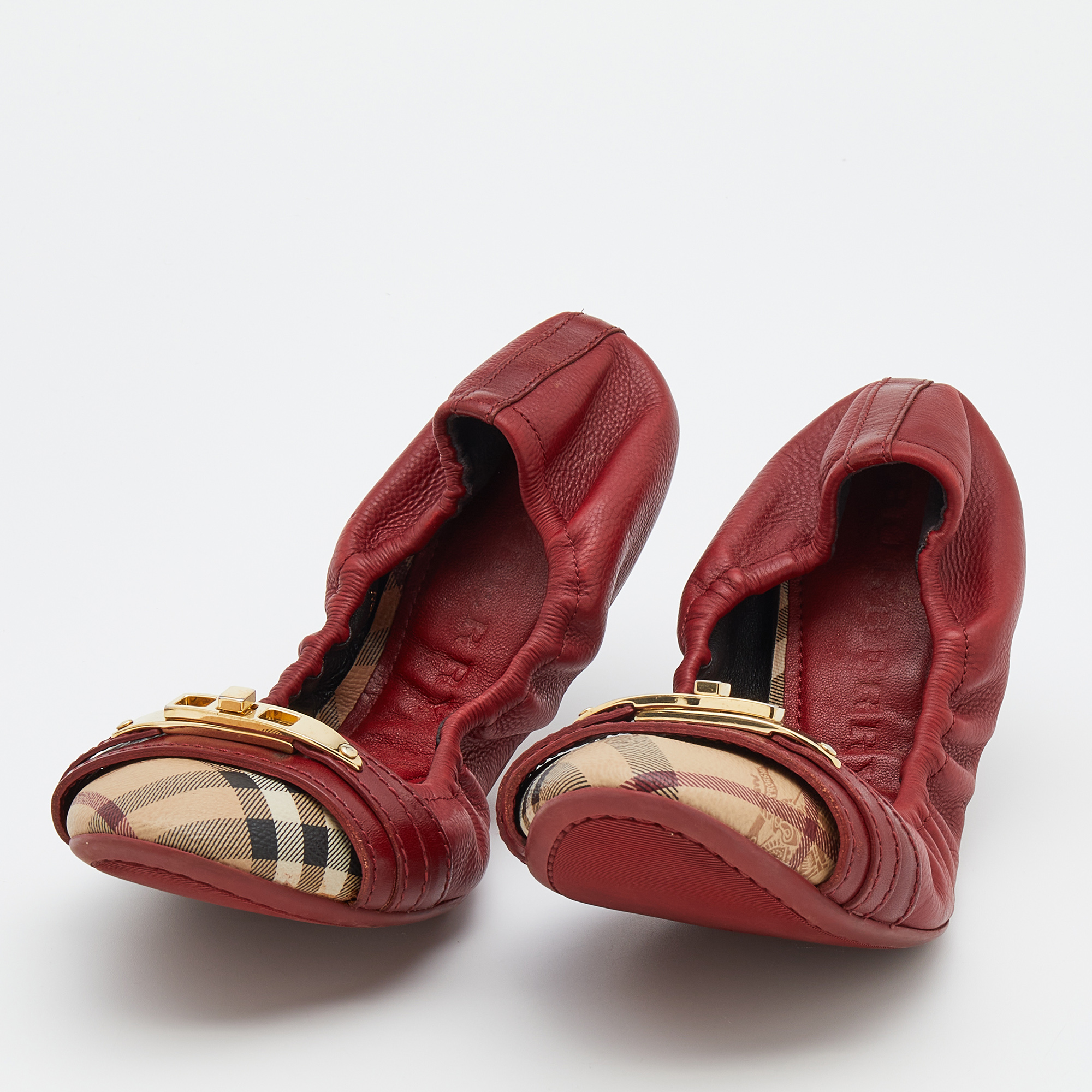 

Burberry Red/Beige Leather And Haymarket Check Coated Canvas Scrunch Ballet Flats Size