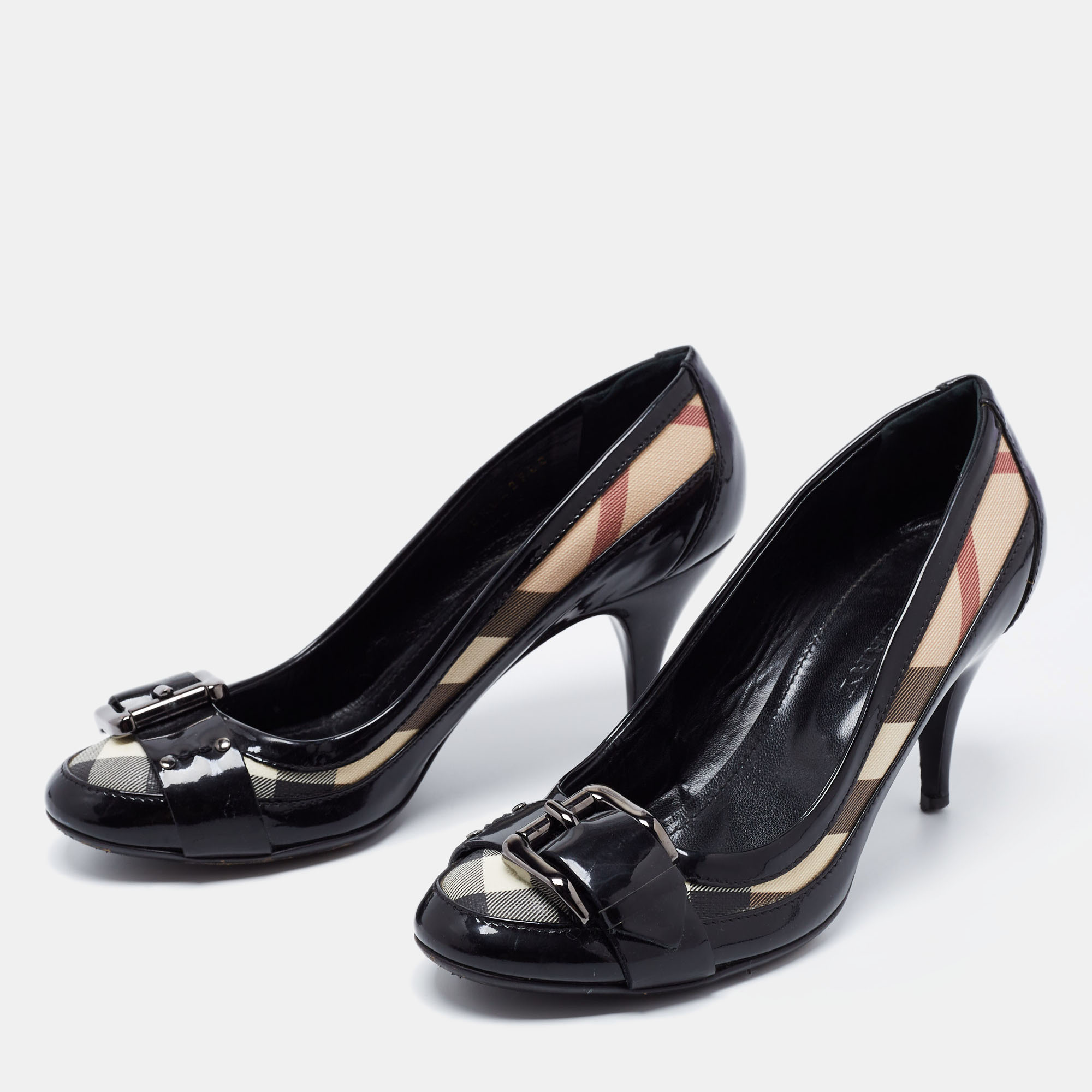 

Burberry Black Nova Check Coated Canvas and Patent Leather Buckle Round Toe Pumps Size, Blue