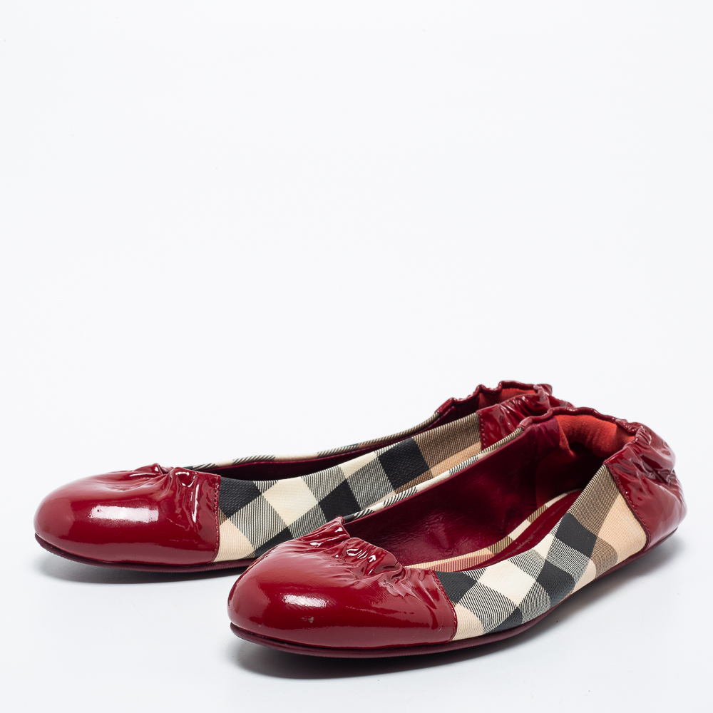 

Burberry Red Patent Leather and Nova Check Canvas Scrunch Ballet Flats Size, Beige