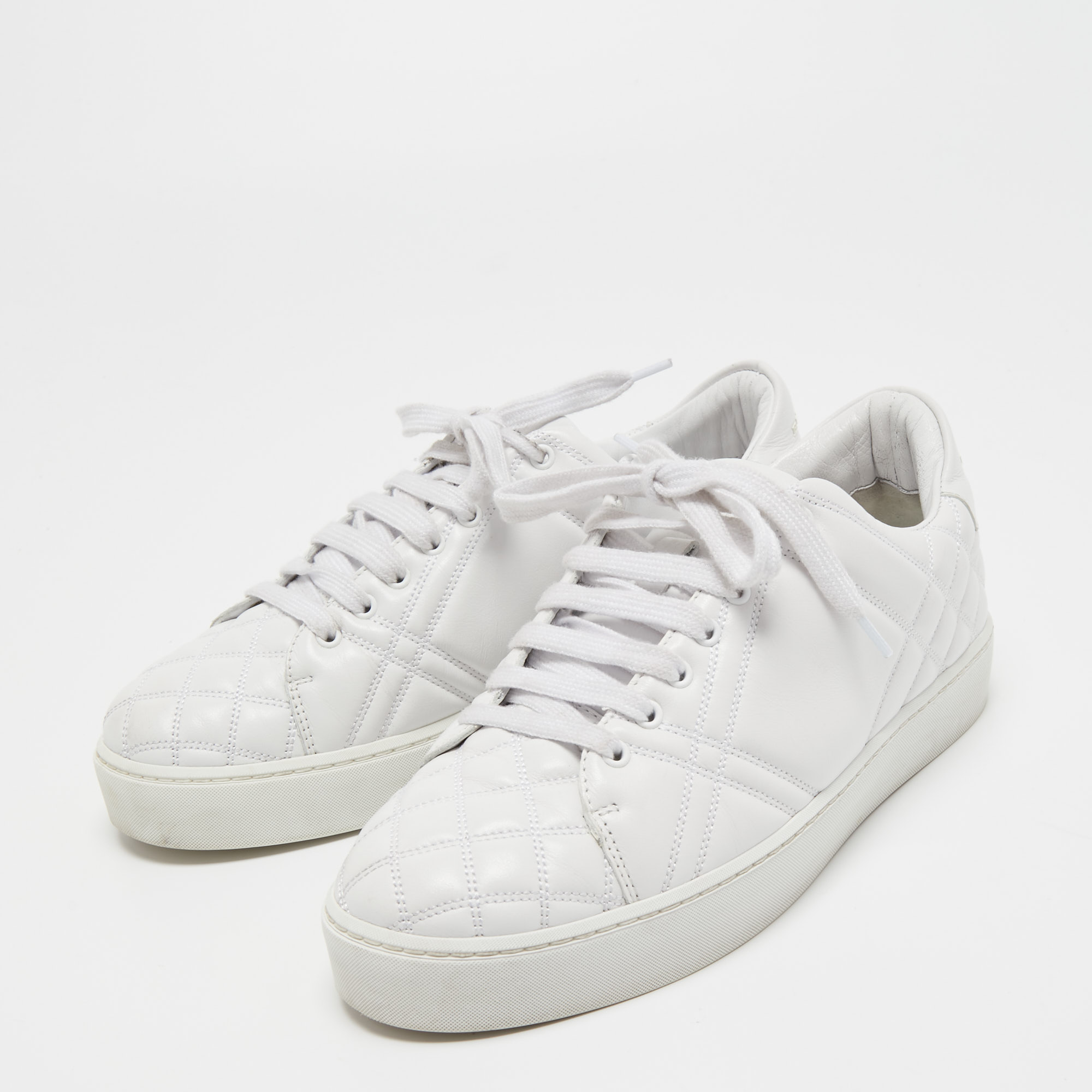 

Burberry White Quilted Leather Westford Low Top Sneakers Size