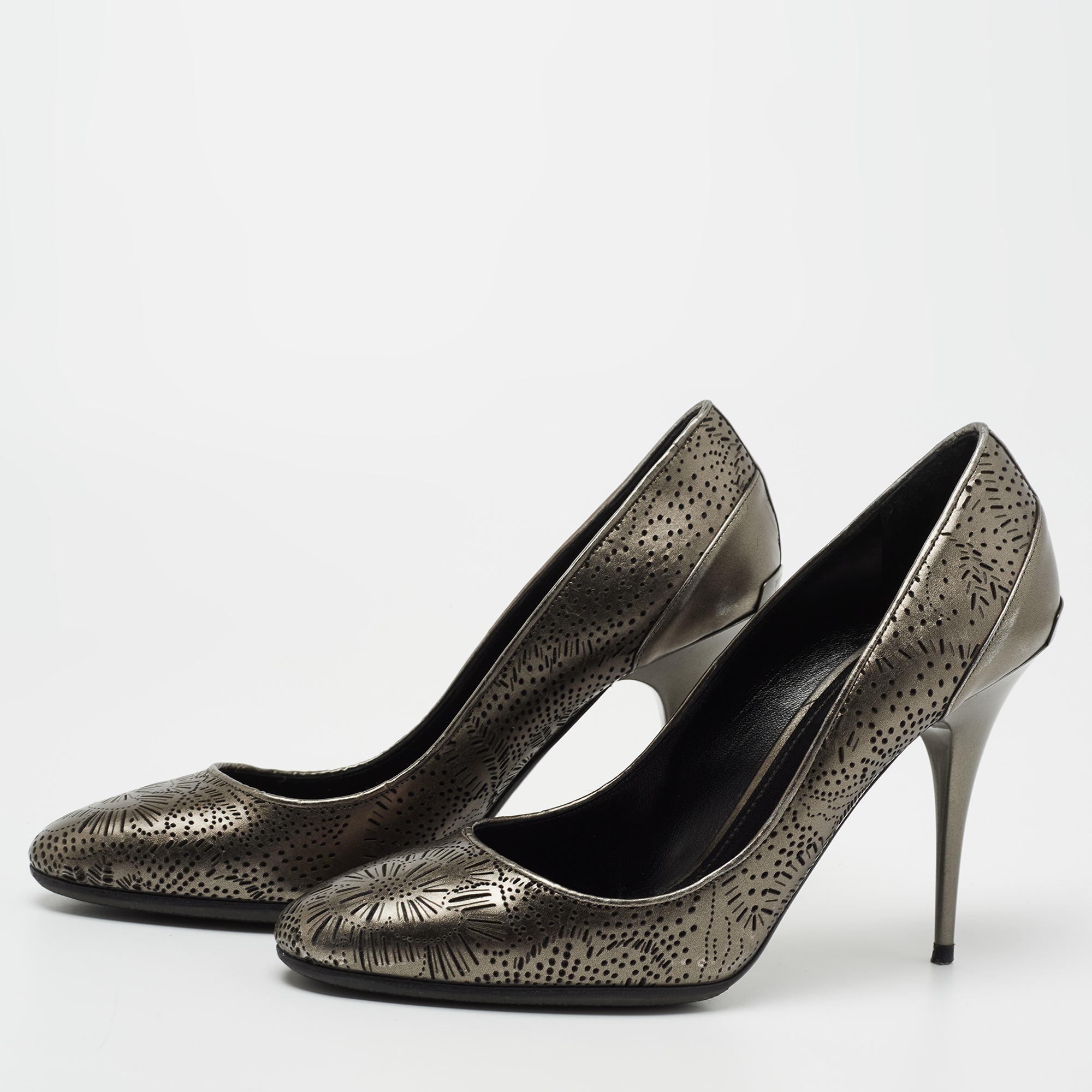

Burberry Metallic Grey Laser Cut Leather Pumps Size