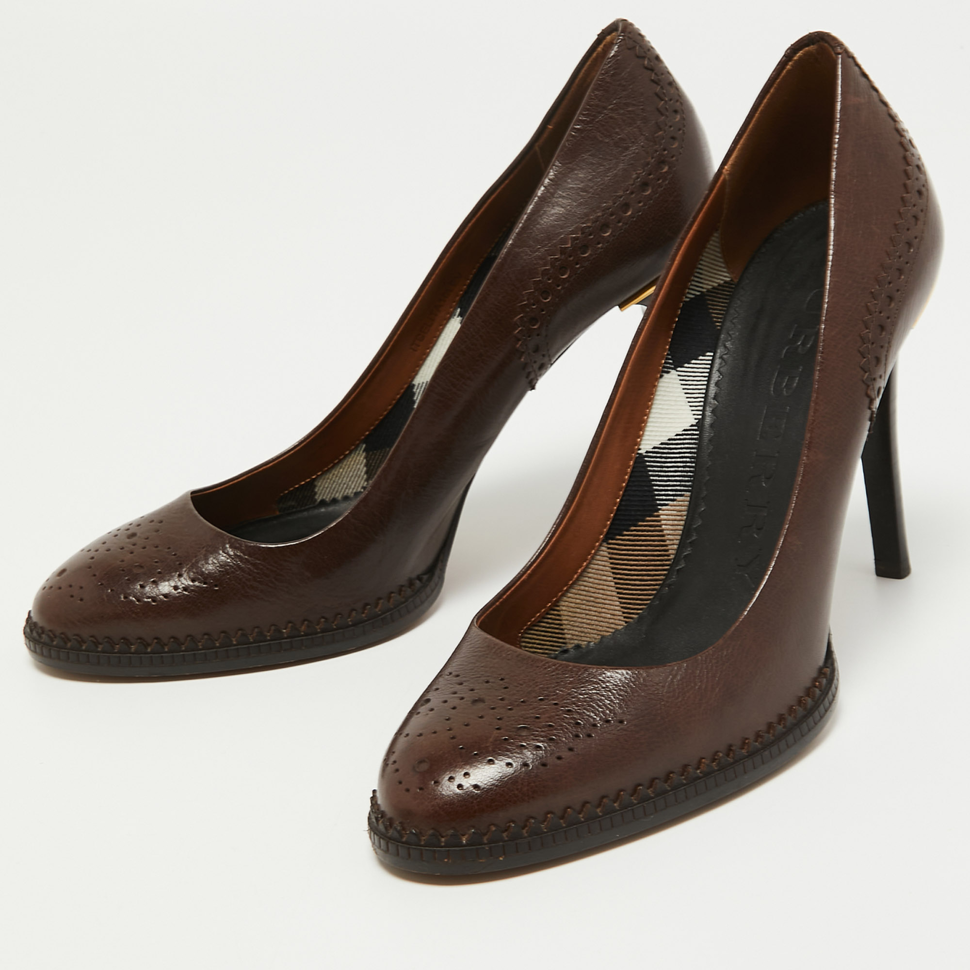 

Burberry Brown Leather Round Toe Pumps Size