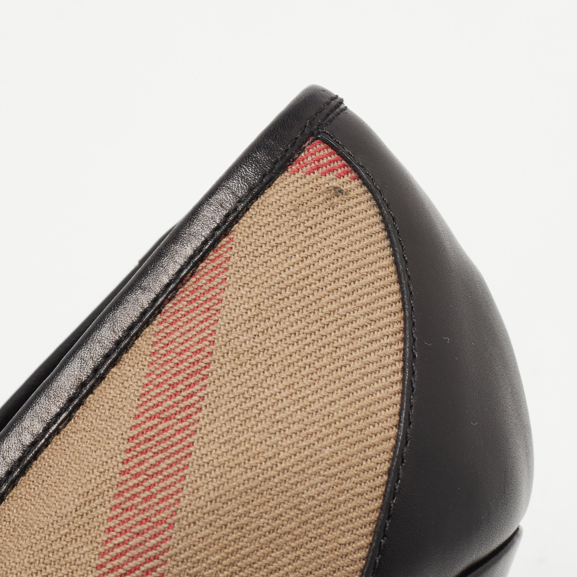 

Burberry Black/Brown Leather and Nova Check Canvas Buckle Pumps Size