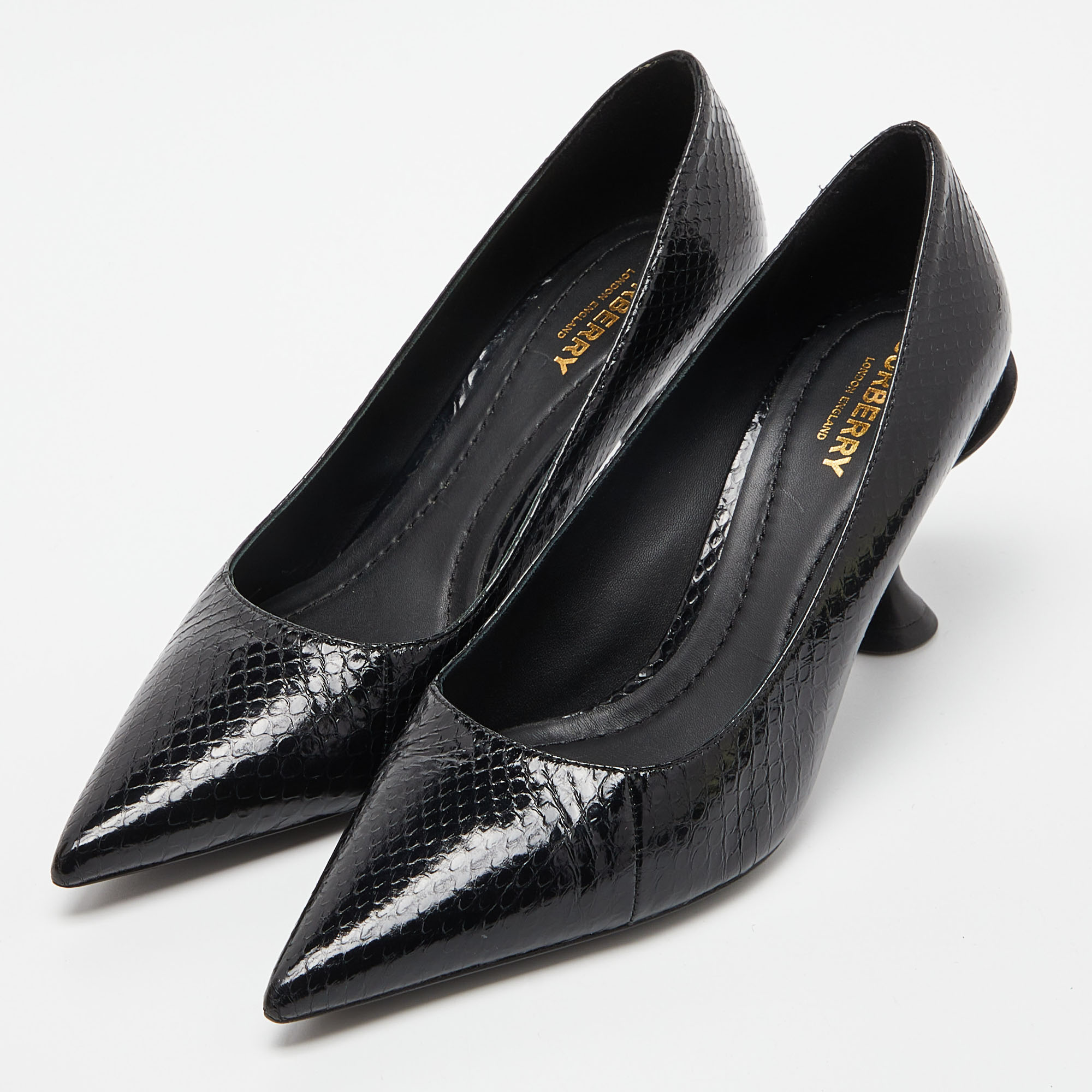 

Burberry Black Watersnake Leather Pointed Toe Wellton Pumps Size