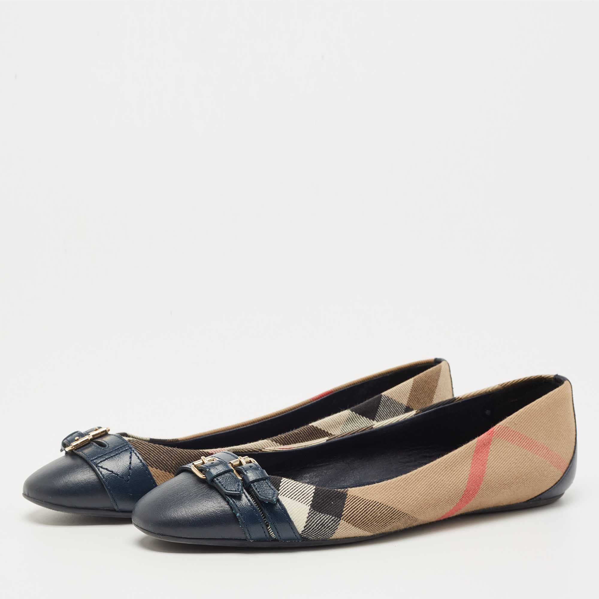 

Burberry Beige/Navy Blue Canvas and Leather Buckle Ballet Flats Size