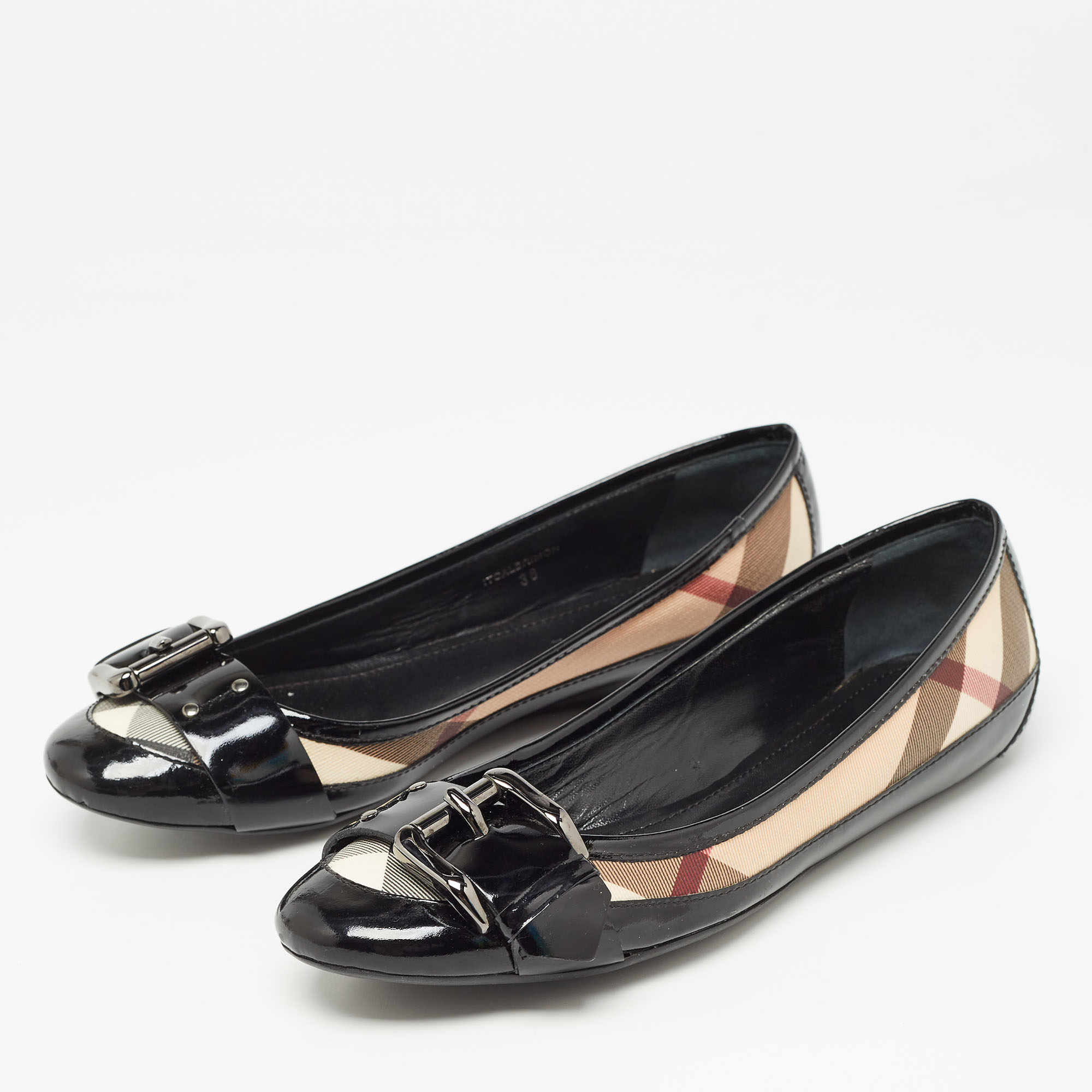 

Burberry Black Patent Leather Coated Canvas Buckle Detail Ballet Flats Size