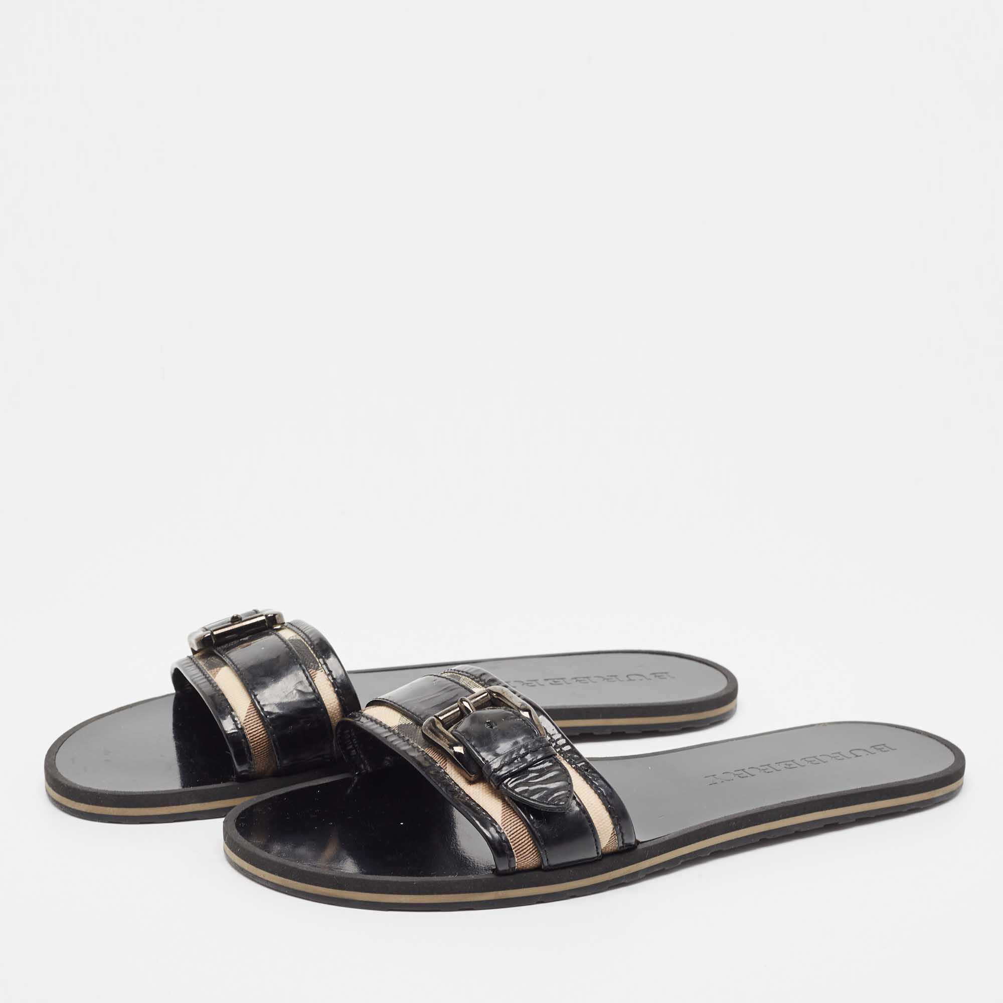 

Burberry Black/Beige Patent Leather and Check Canvas Flat Slides Size