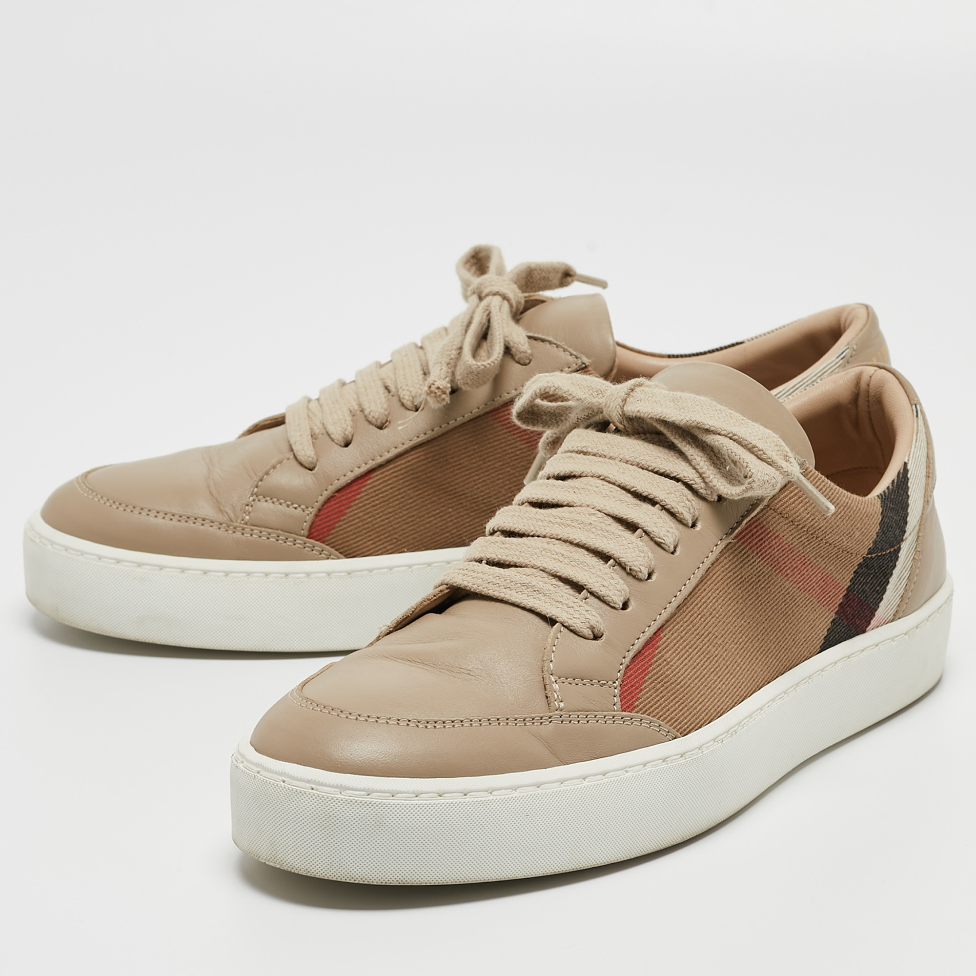 

Burberry Beige Canvas and Leather Low Top Sneakers Size