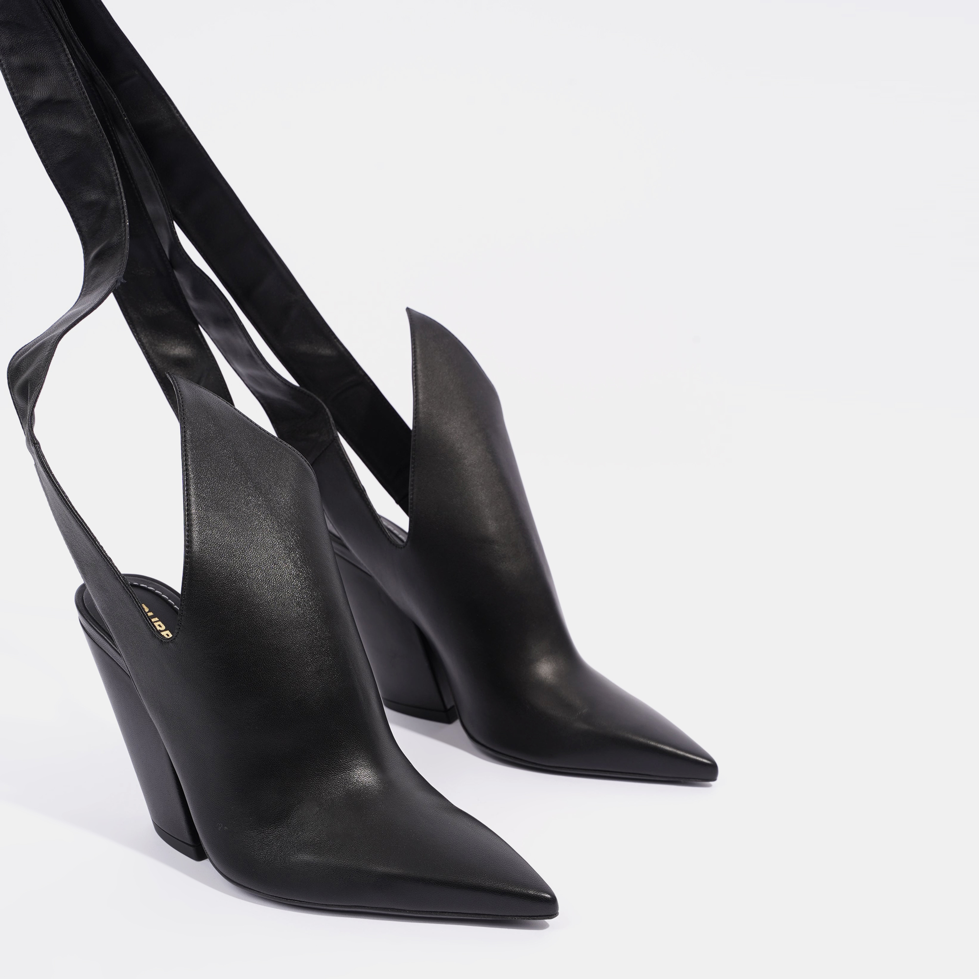 

Burberry Womens Leather Tie Pumps Black EU  / UK 2