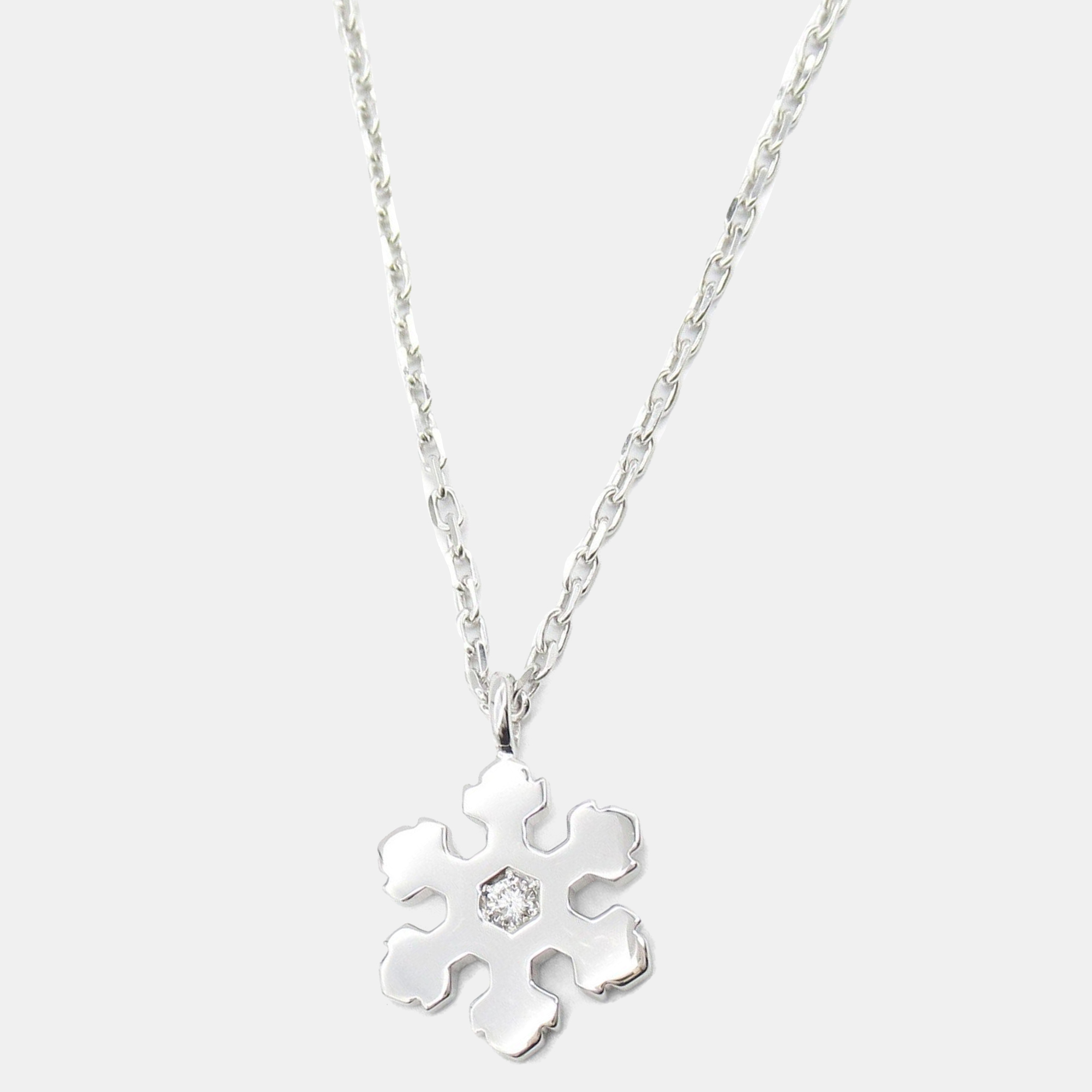 

Bvlgari 18K White Gold Snowflake Diamond Pendant Necklace