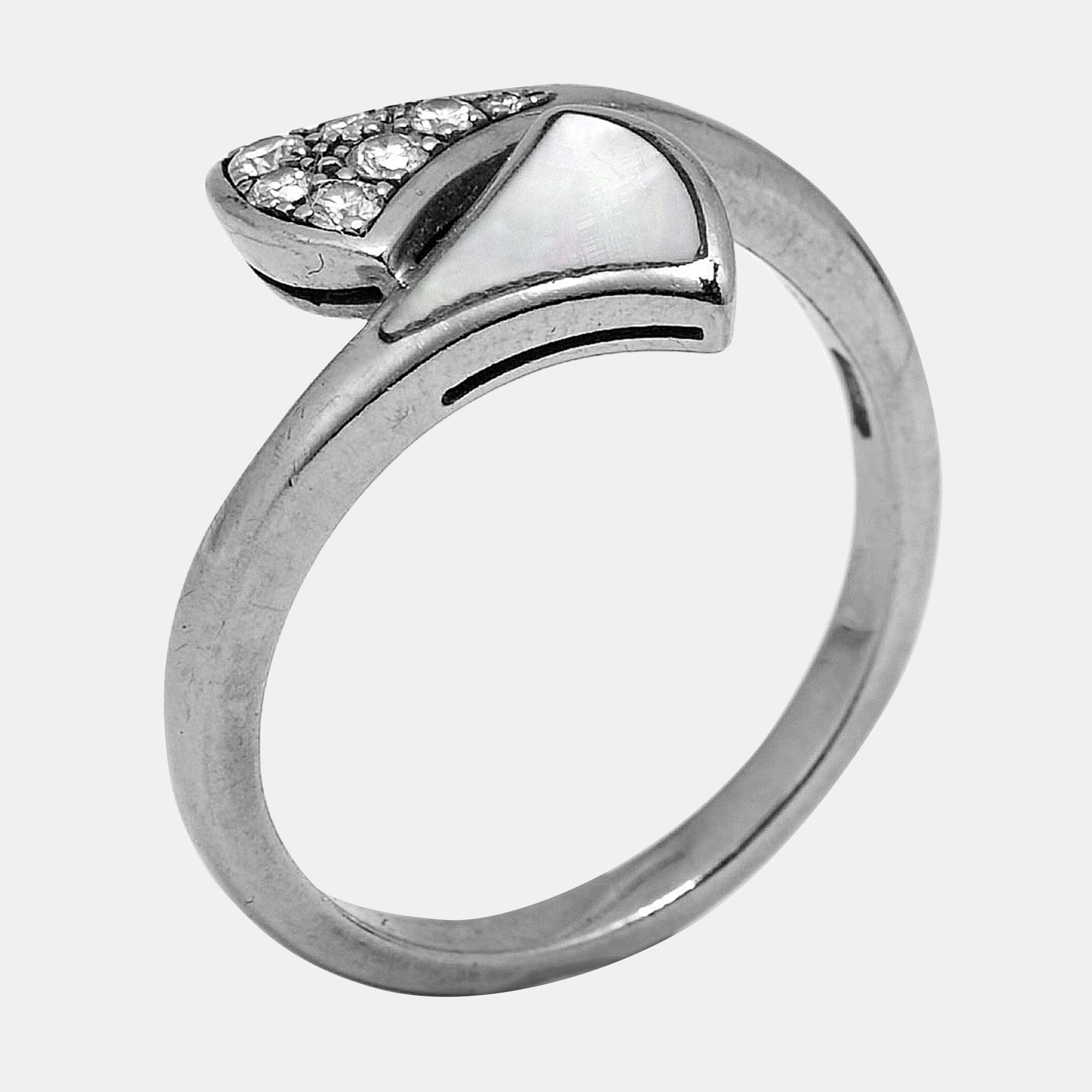 

Bvlgari Divas' Dream Mother of Pearl Diamonds 18k White Gold Ring Size