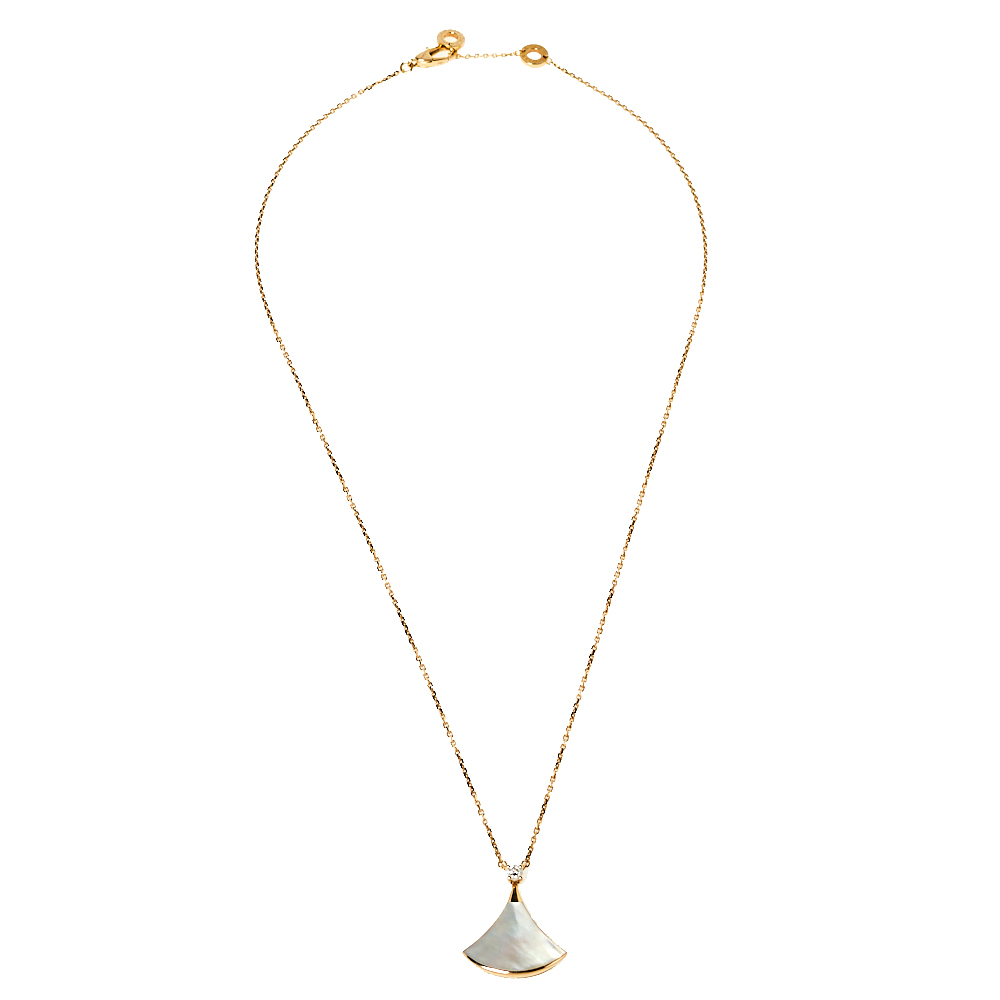 

Bvlgari Divas' Dream Diamond Mother of Pearl 18K Yellow Gold Necklace