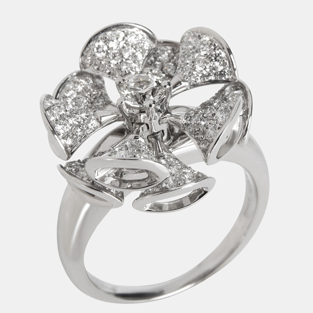 Add a touch of glamour to your look with this stunning Bvlgari Divas Dream En Tremblant ring. Beautifully designed in 18K white gold this spectacular ring features fan shaped motifs adorned with pave set diamonds in an eye catching setting. Ultra feminine and naturally elegant this ring is truly a forever treasure.