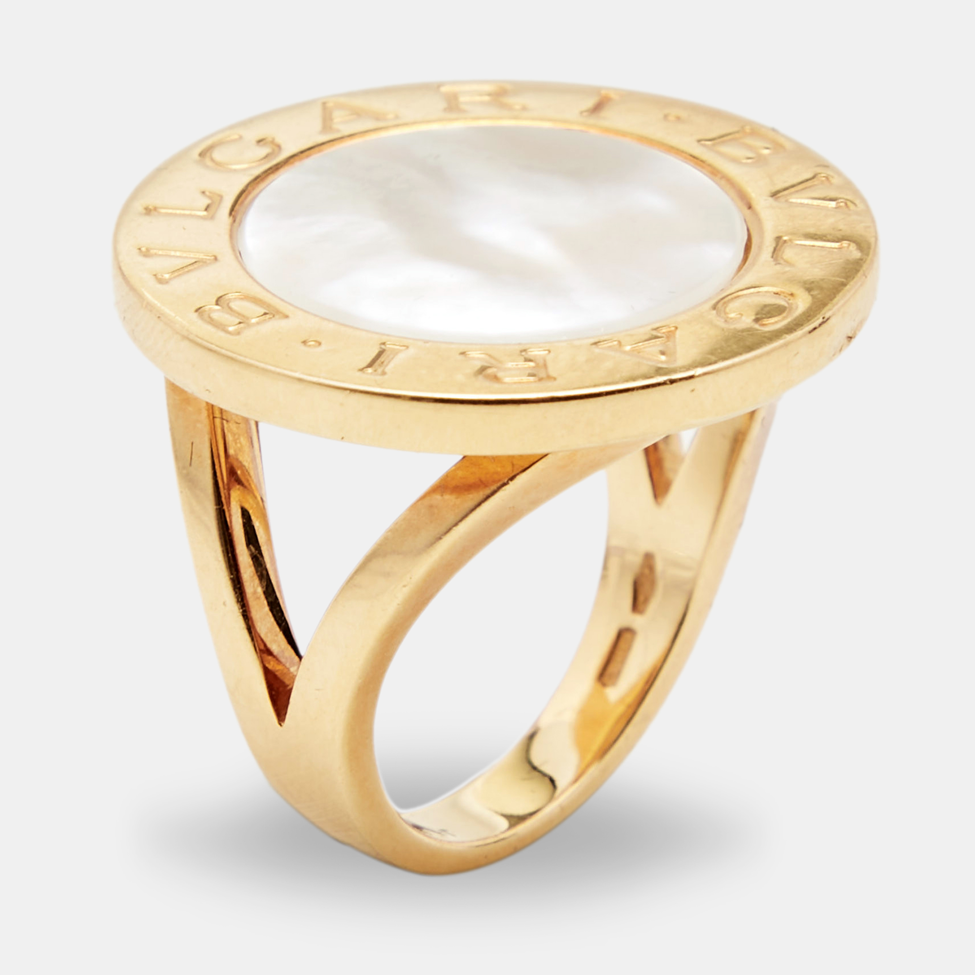 Pre-owned Bvlgari Mother Of Pearl 18k Yellow Gold Ring Size 55