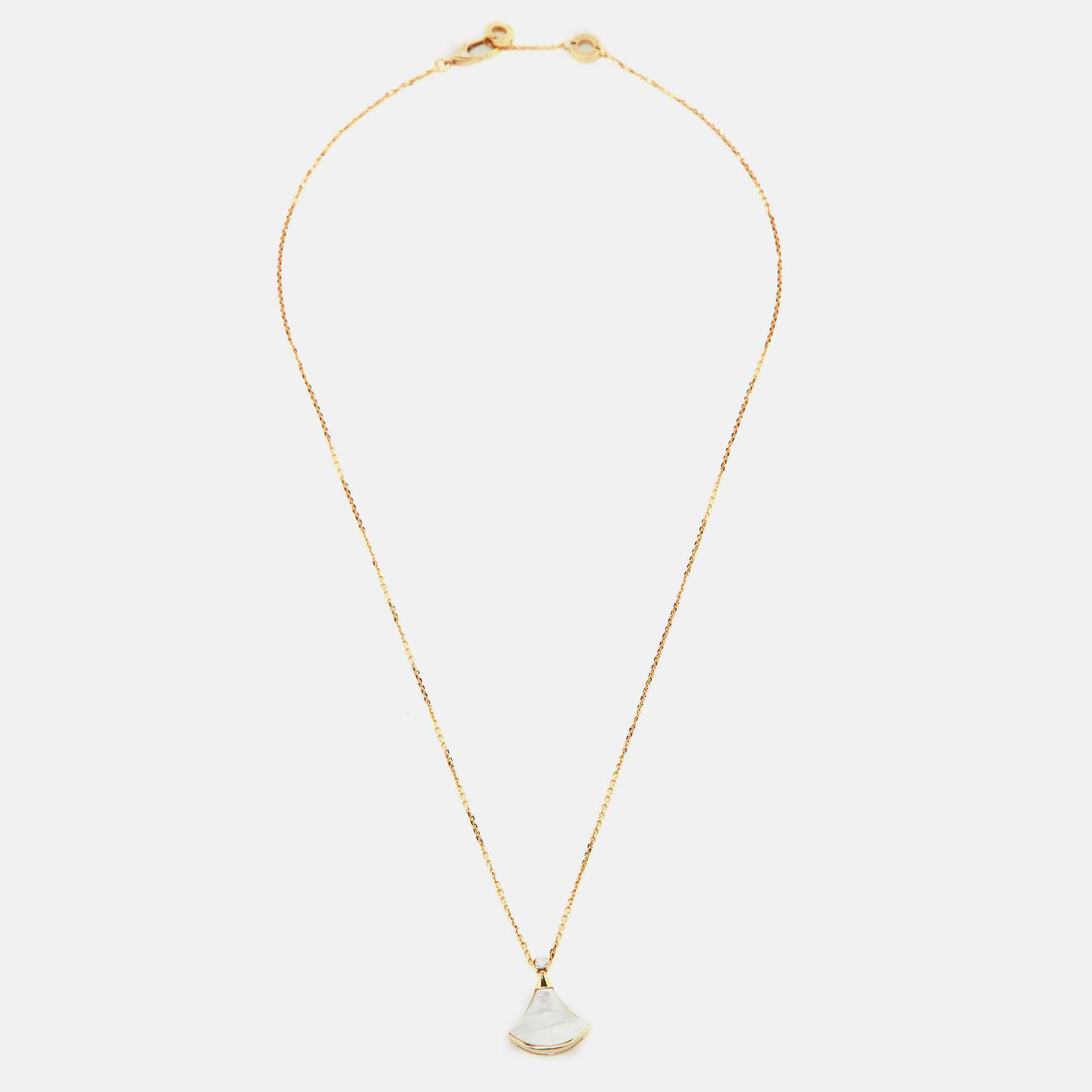 

Bvlgari Divas' Dream Diamond Mother of Pearl 18K Rose Gold Pendant Necklace