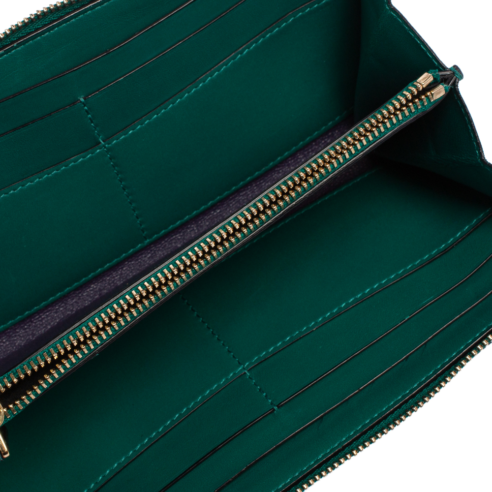 

Bvlgari Green Leather Serpenti Forever Wallet