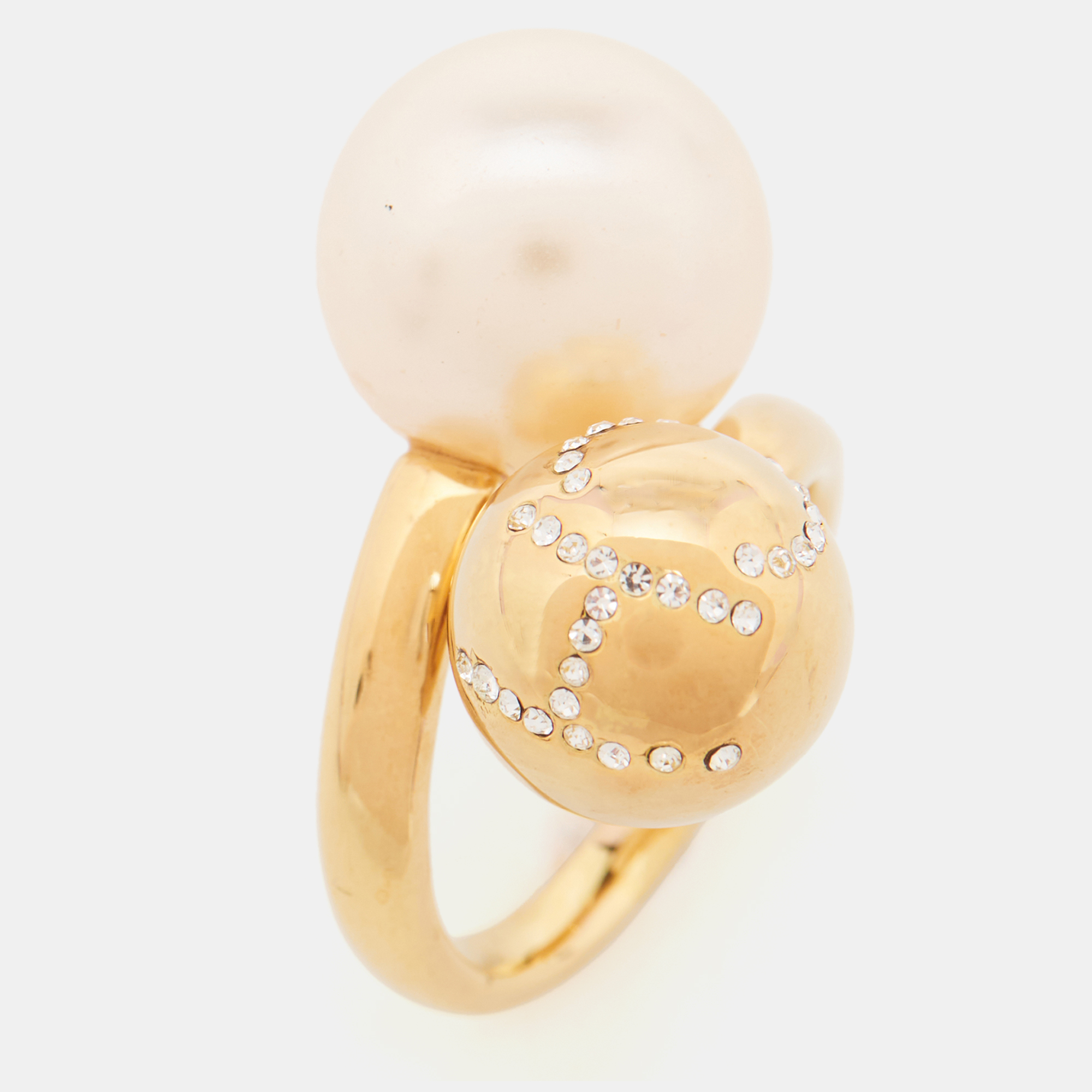 

Carolina Herrera CH Crystals Faux Pearl Gold Tone Ring Size