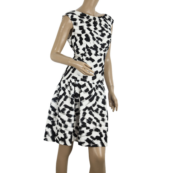 

Carolina Herrera Monochrome Drop Waist Dress Size, Black