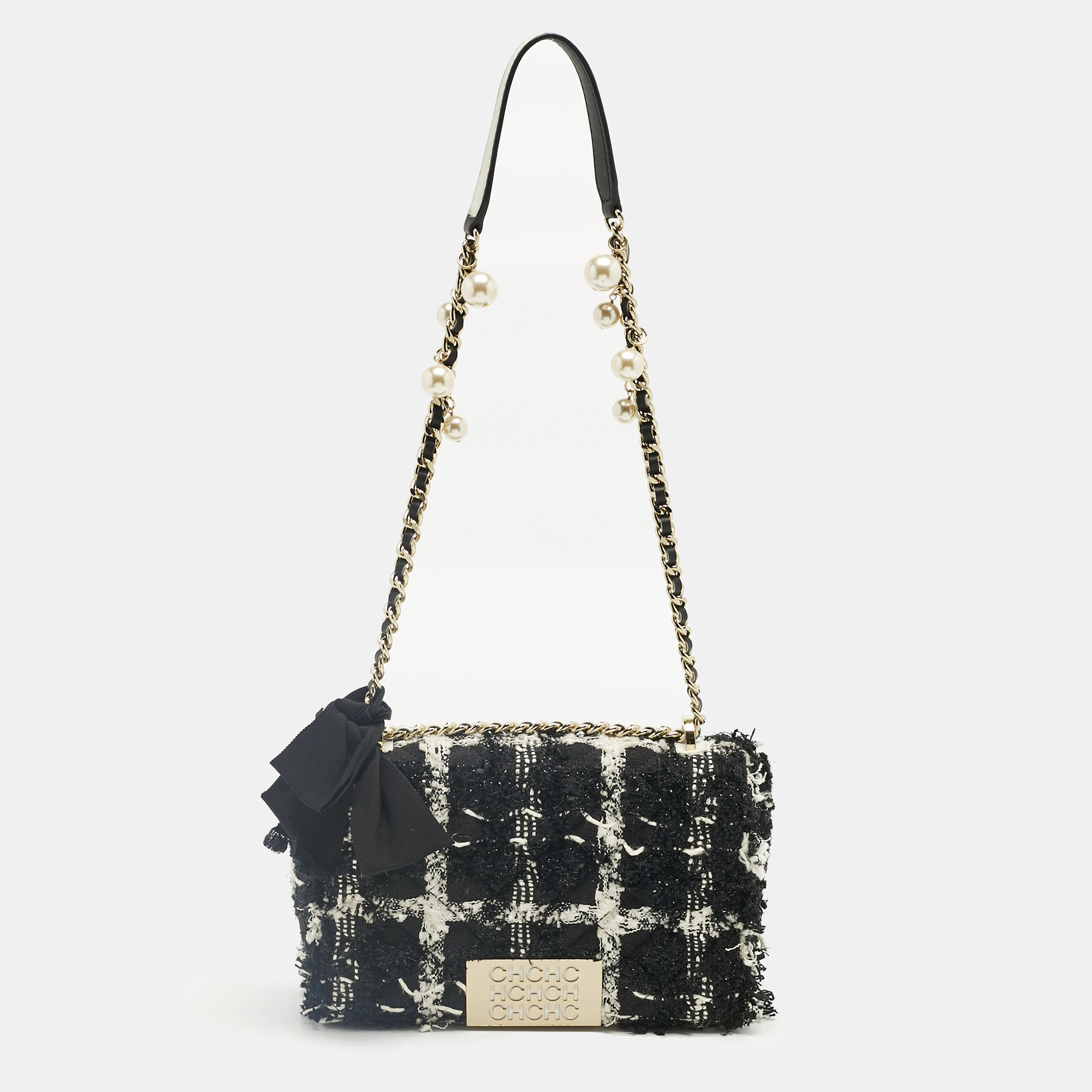 

Carolina Herrera Black/White Tweed CHHC Pearl Embellished Shoulder Bag