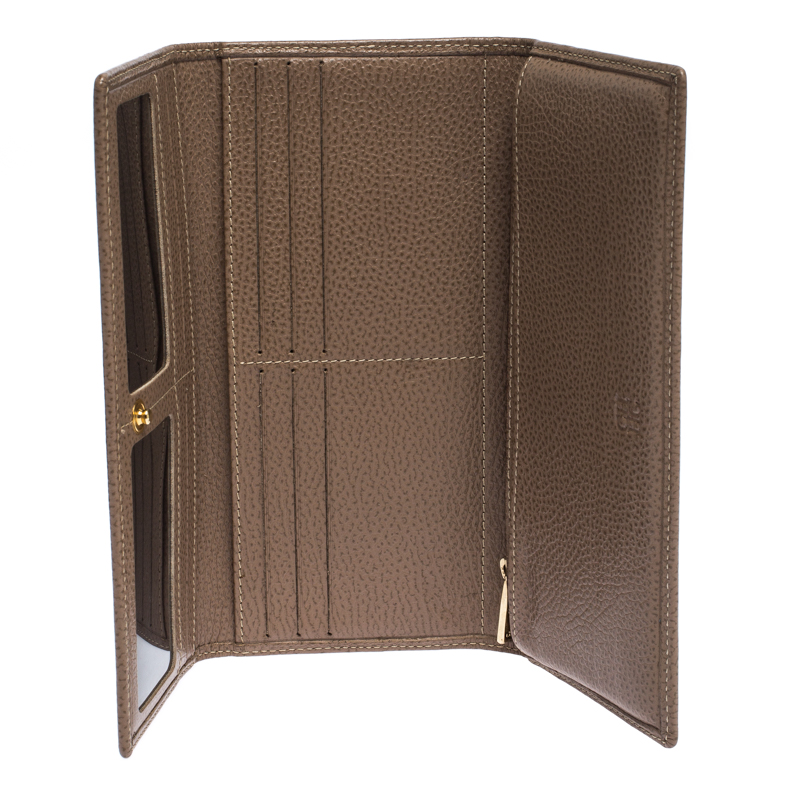 

Carolina Herrera Beige Leather Continental Wallet