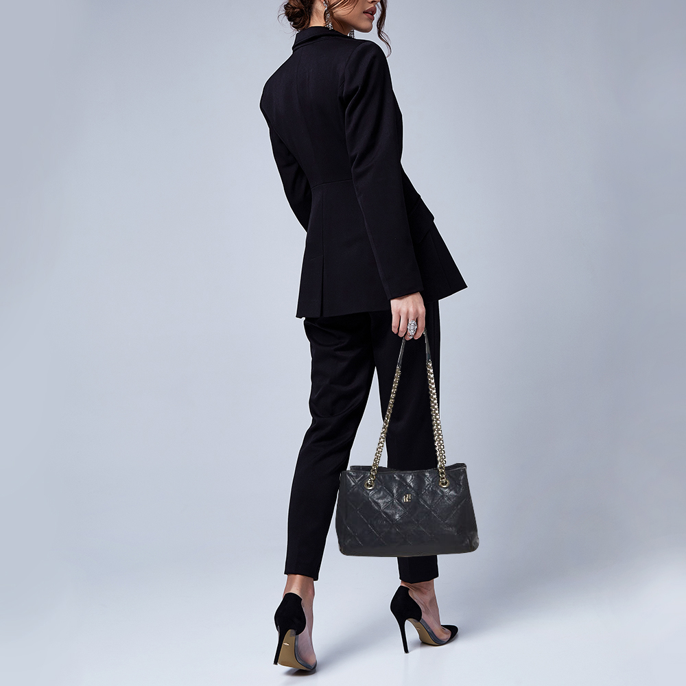 

Carolina Herrera Navy Blue Quilted Leather Middle Zip Chain Tote