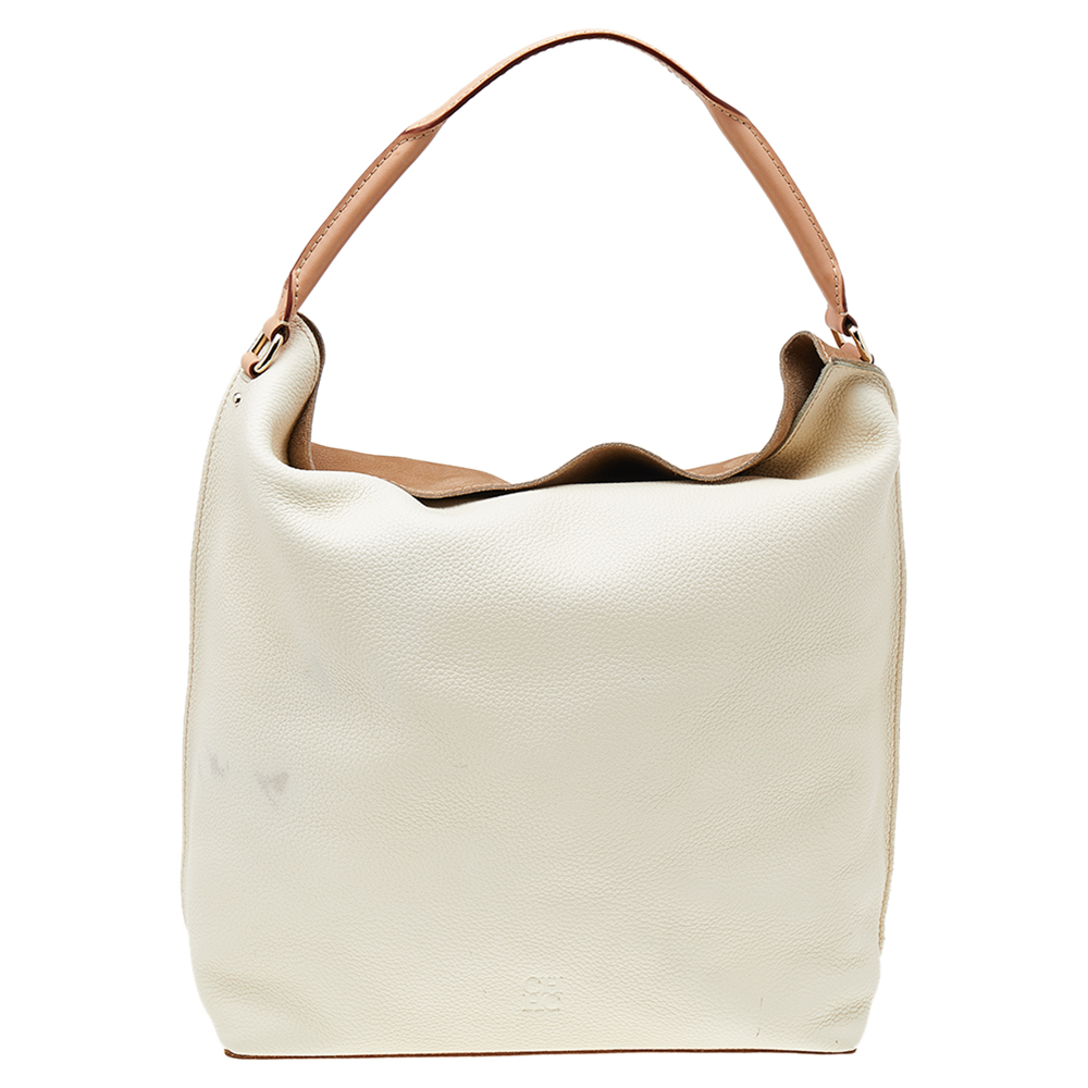 With this chic hobo from Carolina Herrera rest assured that your handbag requirements are taken care of. It is made from multicolored nubuck leather and leather on the exterior with gold toned implements adorning its shape. It has a single top handle and an unlined interior. Keep your everyday essentials stylishly in this hobo.
