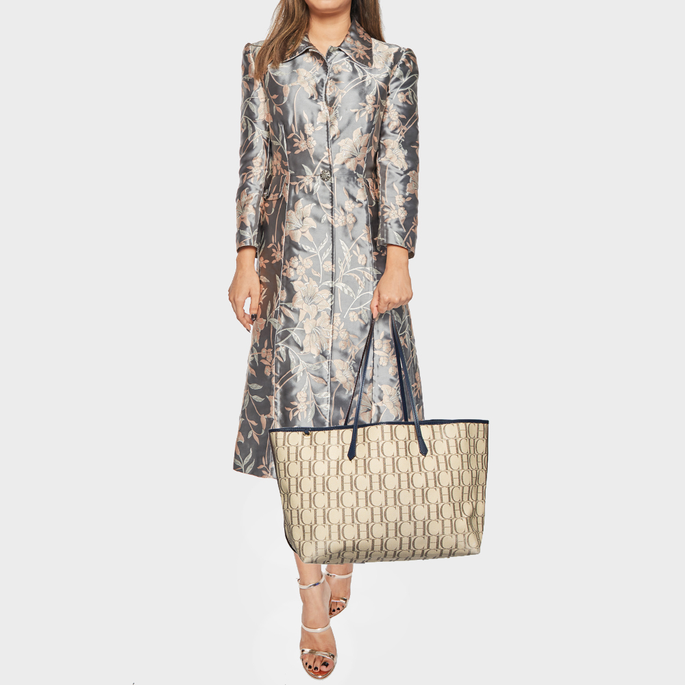 

Carolina Herrera Beige/Navy Blue Signature Coated Canvas and Leather Trim Shopper Tote