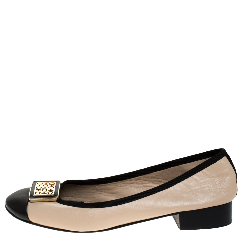 

Carolina Herrera Beige/Black Leather And Grosgrain Trim Cap Toe Logo Ballet Flats Size