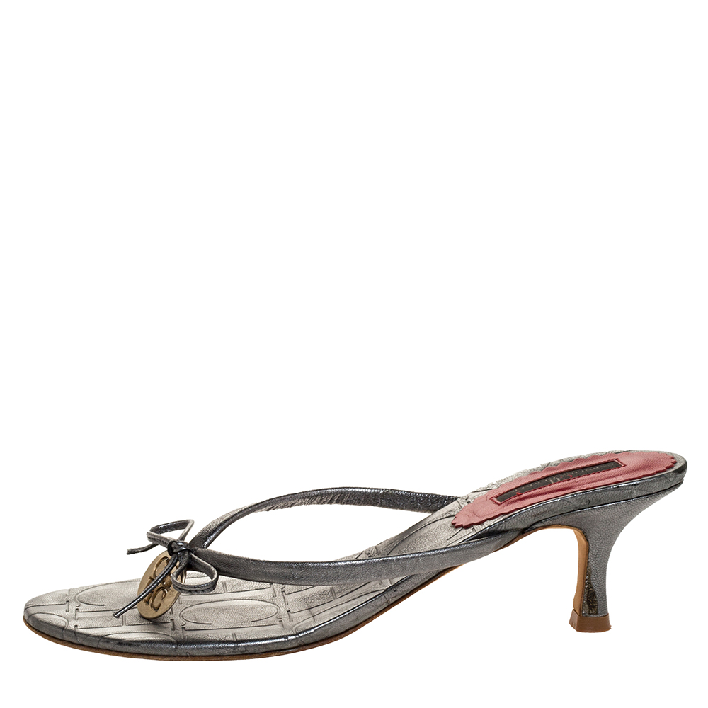 

Carolina Herrera Metallic Grey Leather Logo Bow Thong Sandals Size