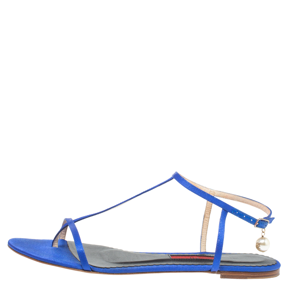 

Carolina Herrera Blue Satin Pearl Logo T Strap Flat Sandals Size