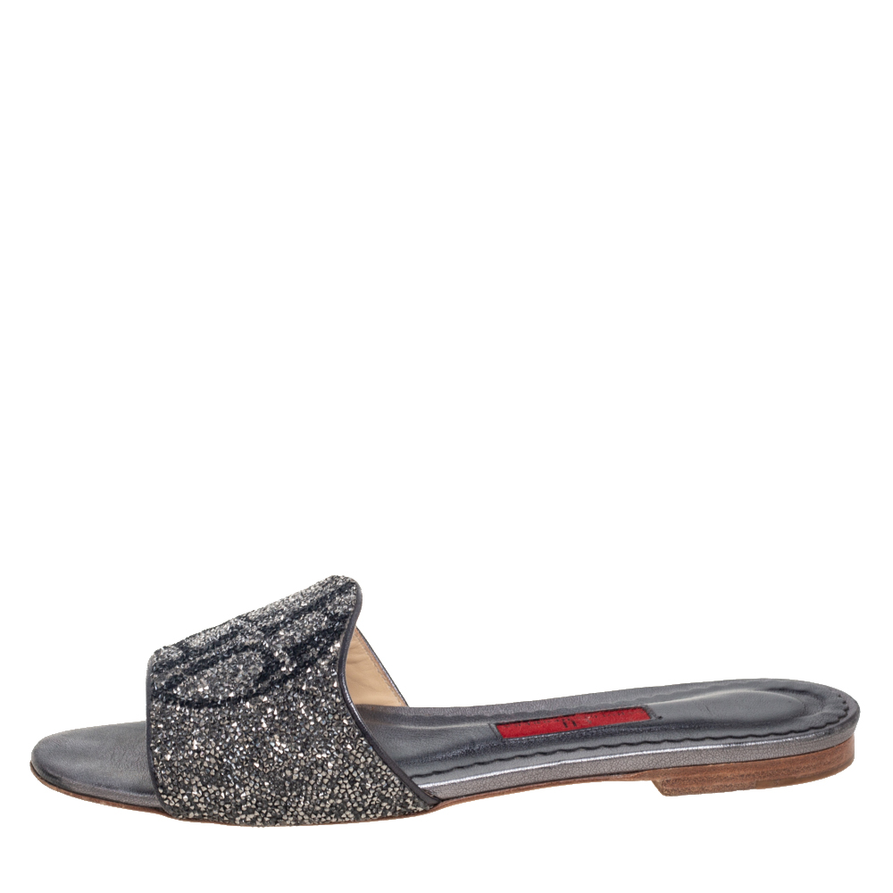 

CH Carolina Herrera Grey/Black Crystal Embellished Leather Flat Slides Size