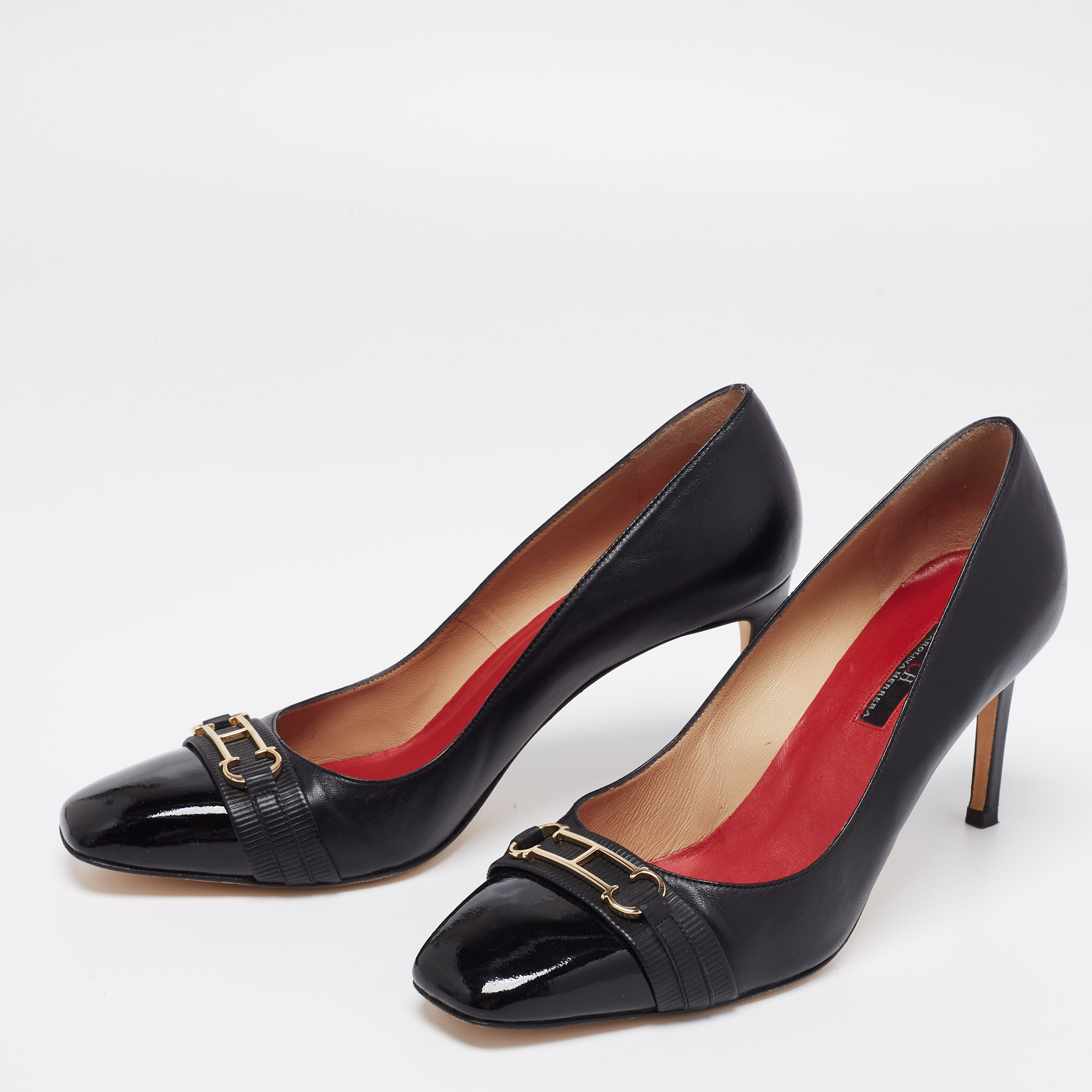 

CH Carolina Herrera Black Leather and Patent CH Pumps Size