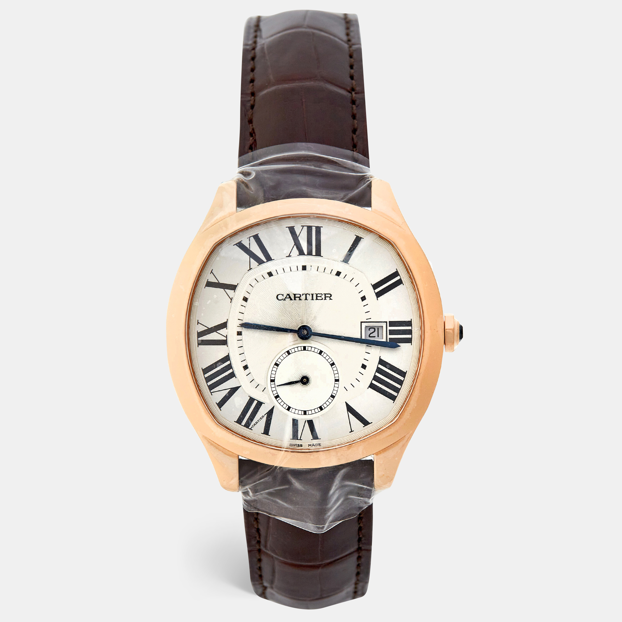 This watch is valuable not only for its appeal but also for the way it has been painstakingly designed and assembled. Swiss made and exuding classy style this automatic watch by Cartier has been created with nothing less than excellence. It has a case made from 18K rose gold held by leather straps. Invest in it today.